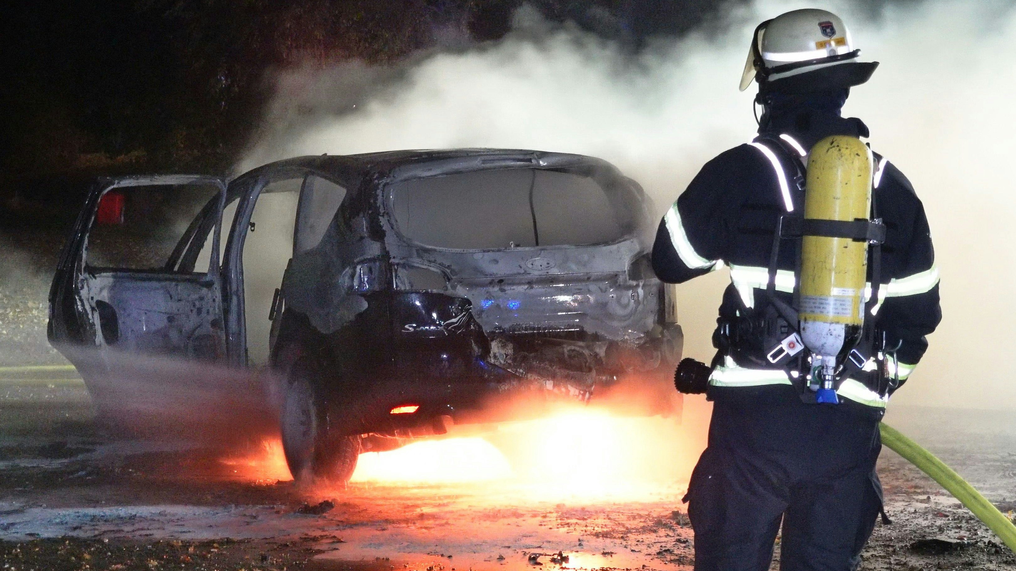 Heute.at - Antifa soll BMW von AfD-Politiker angezündet haben