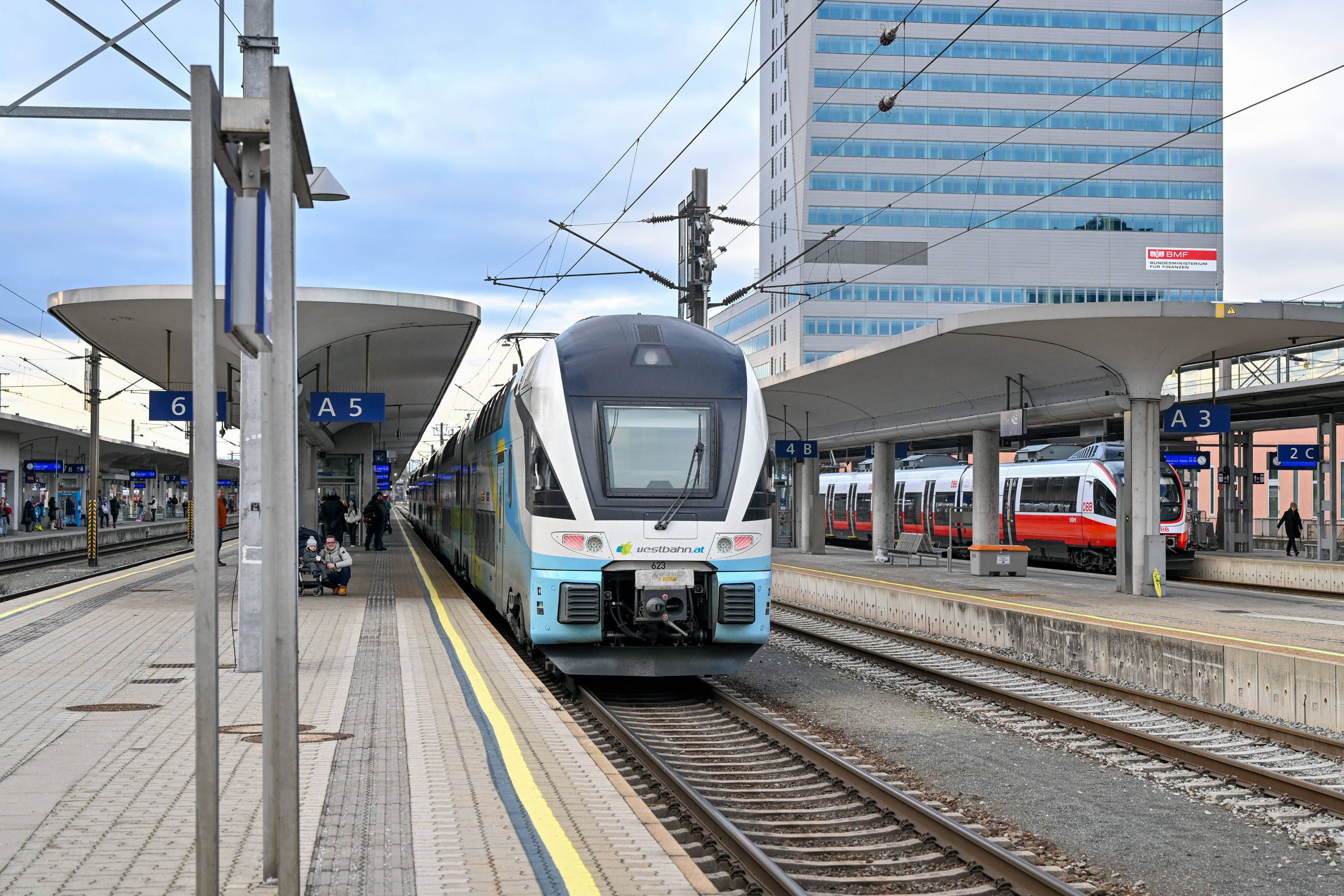 In den nächsten Tagen kommt es bei mehreren ÖBB- und Westbahn-Zügen übers Deutsche Eck zu Ausfällen.