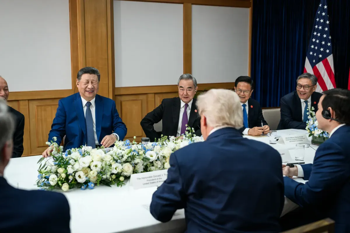 Das Weiße Haus hat Bilder veröffentlicht, auf denen Xi Jinping lachend zu sehen ist.