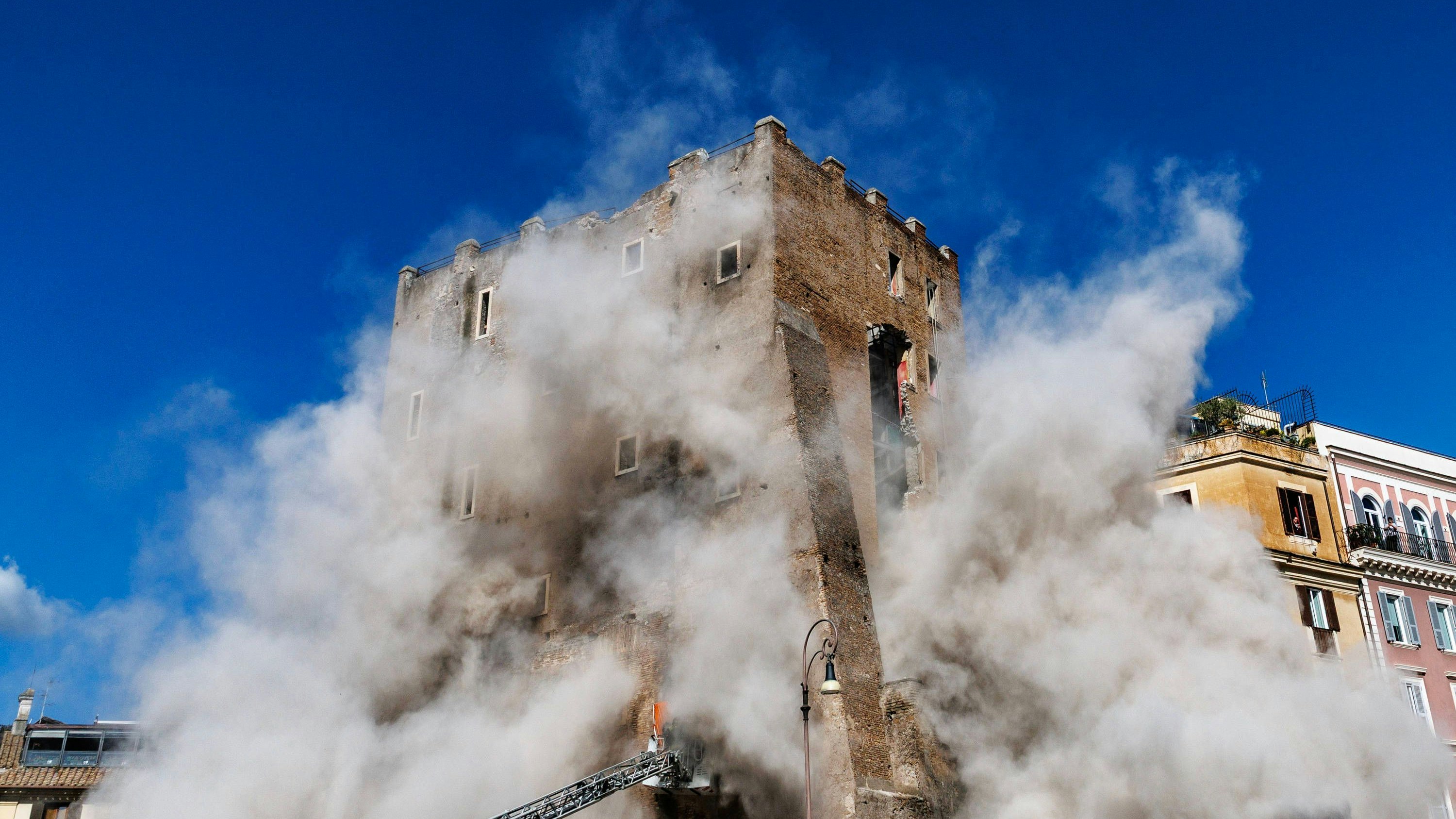Heute.at - Mann aus Torre dei Conti geborgen – er stirbt im Spital