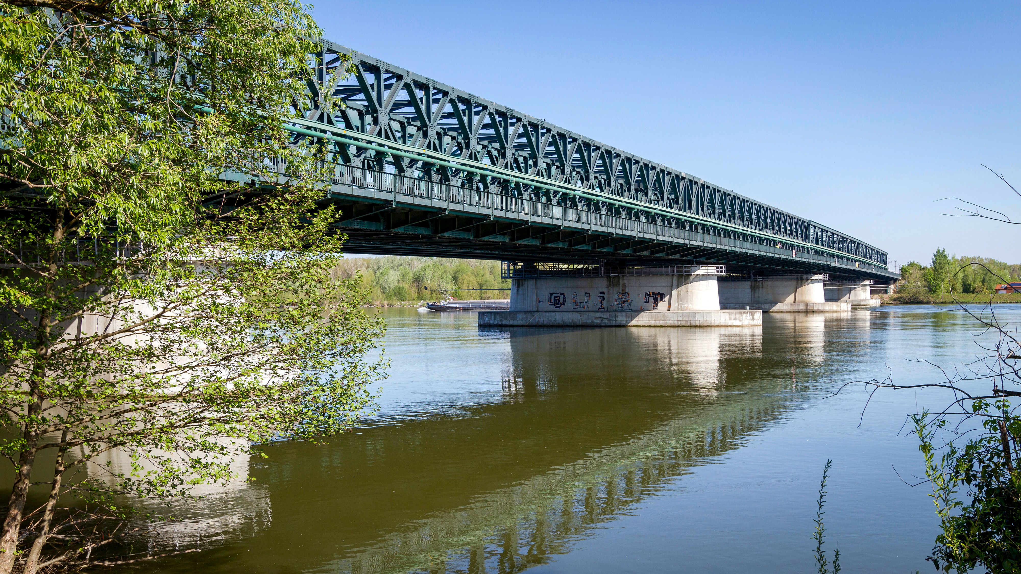 Die Donaubrücke bei Tulln.