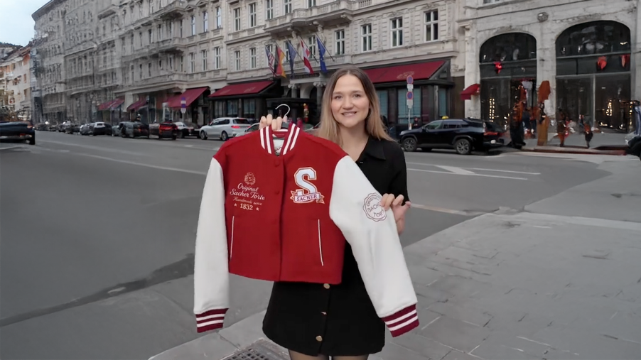 Heute.at - TikTok-Challenge im Sacher: Tausche Jacke gegen Torte