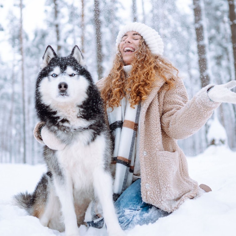 Laut Studie sind die Finnen die glücklichen Menschen der Welt, obwohl ihre Grenze zu Russland 1.350 Kilometer lang ist. Das liegt auch an Sisu, oder Durchhaltevermögen. Was darunter zu verstehen ist und warum uns eine Portion davon auch gut täte.