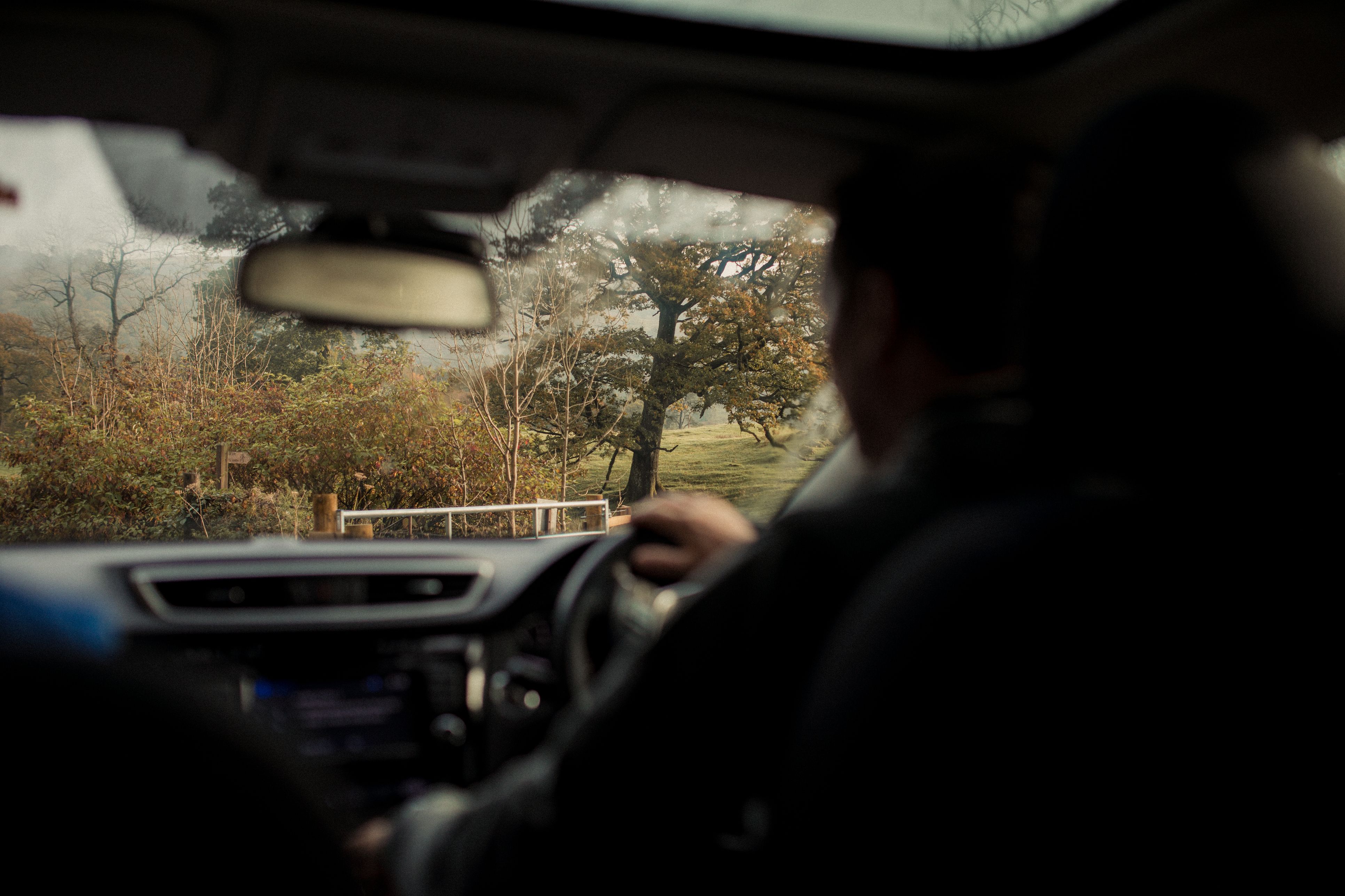 Mehrere Dutzend Menschen soll der Mann von Österreich nach Deutschland geschleust haben.