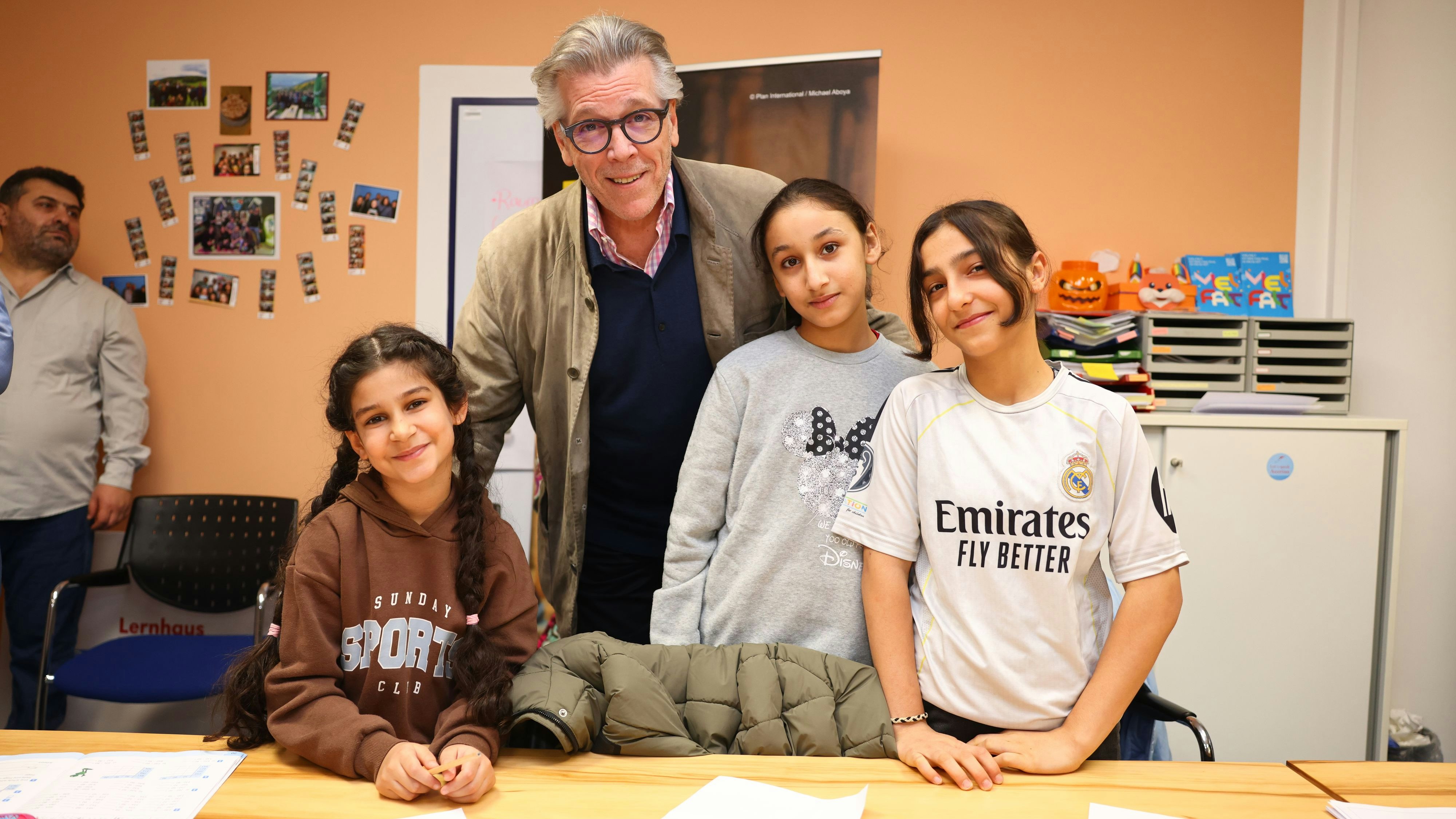 Heute.at - 80 Prozent können kein Deutsch – Opern-Star hilft