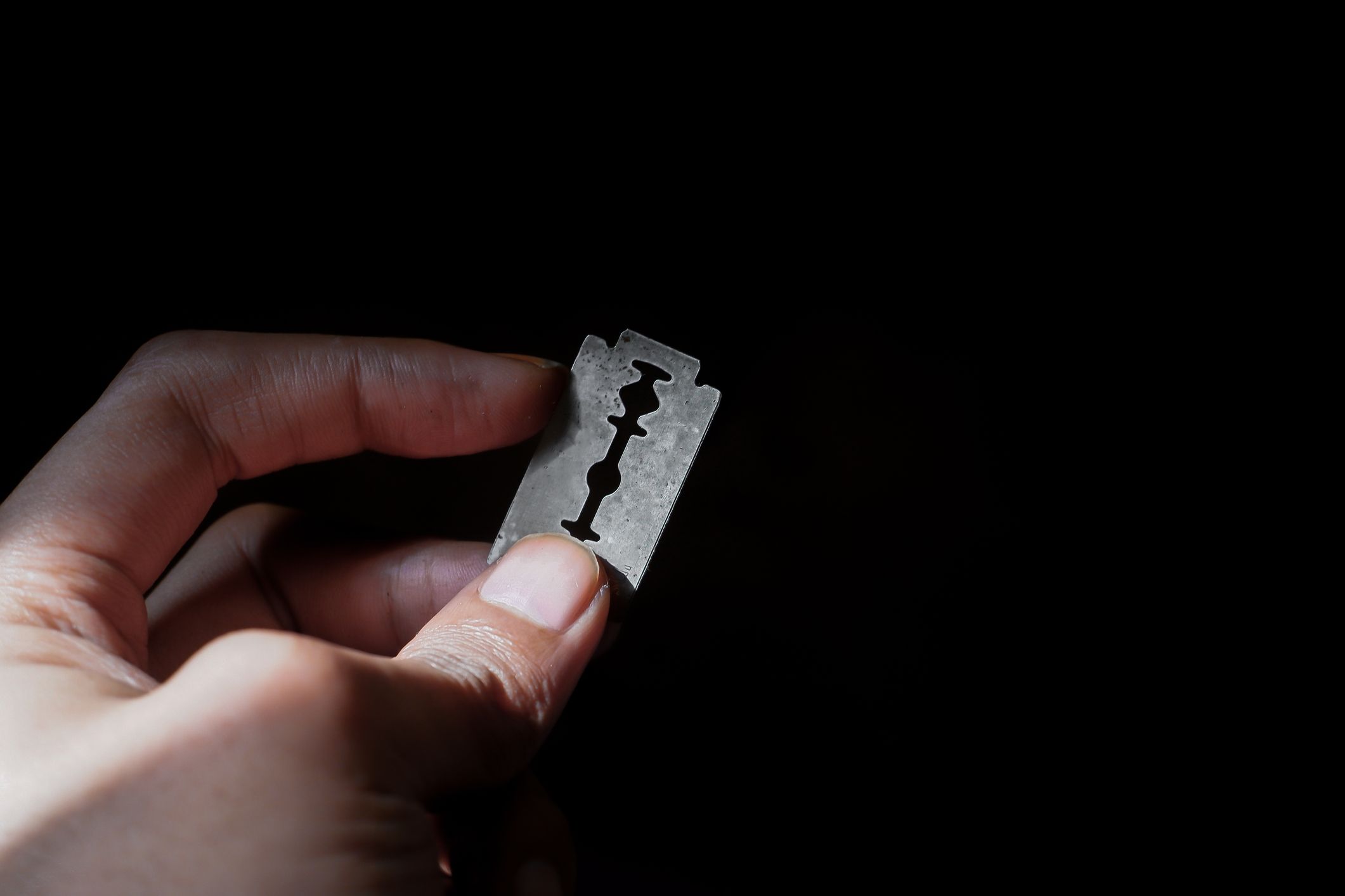 Eine Mutter hat die beidseitig geschliffenen Klingen in der Süßigkeitensammlung ihrer Kinder entdeckt.