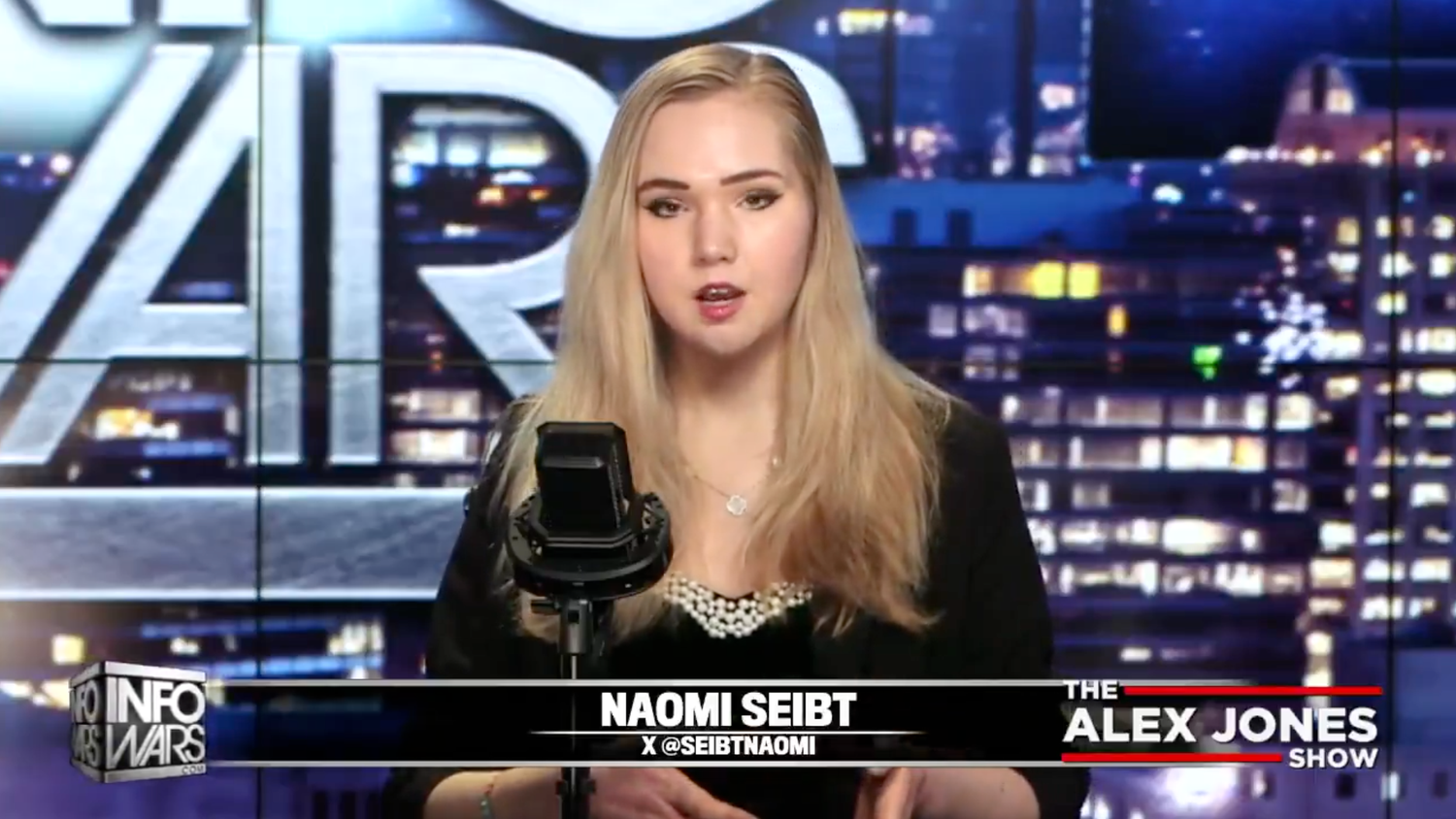 Naomi Seibt zu Gast in der Show des rechten US-Influencers Alex Jones auf Youtube am 3. November