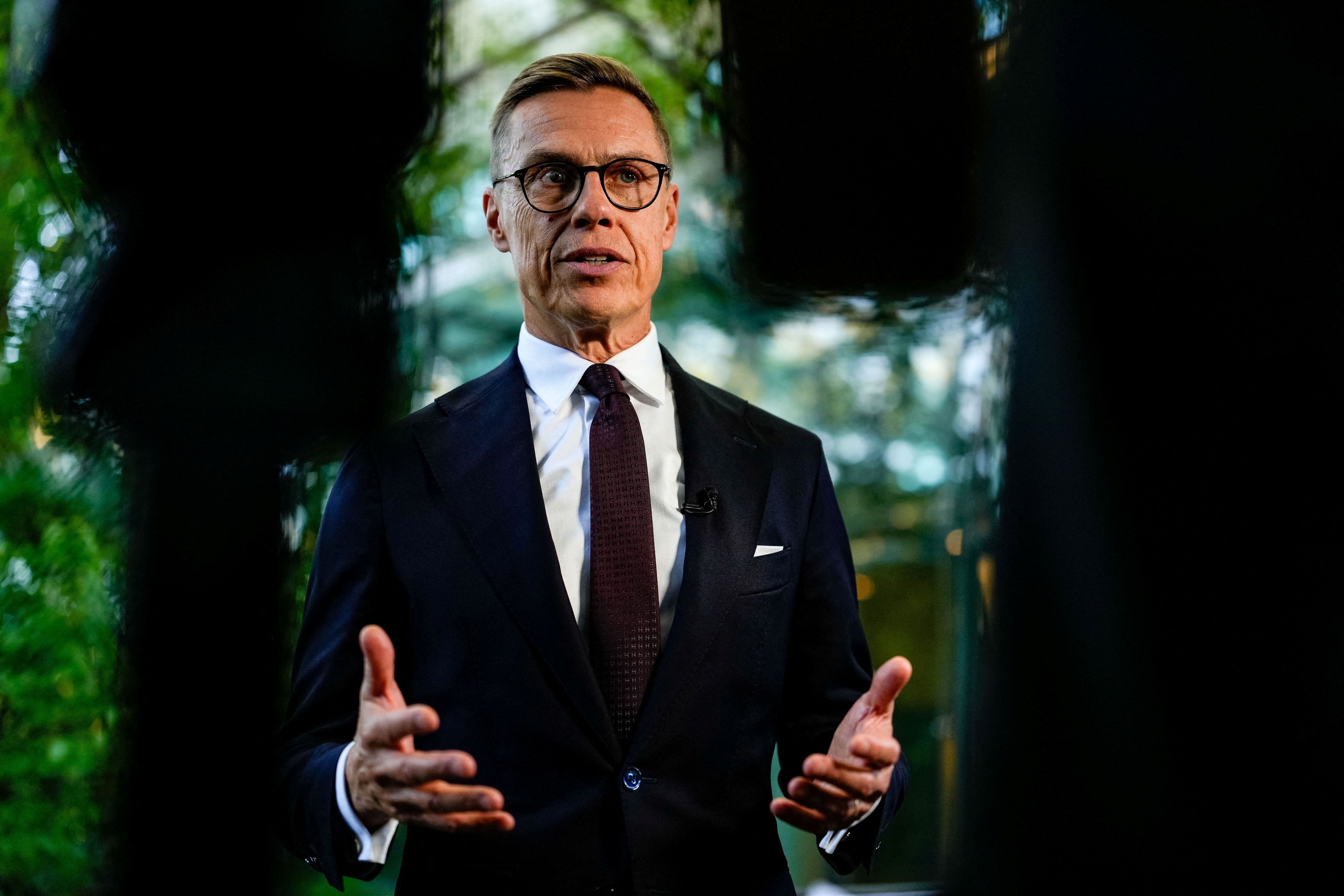 "Ich denke, die finnische Haltung ist, niemals in Panik zu geraten", sagt Präsident Alexander Stubb