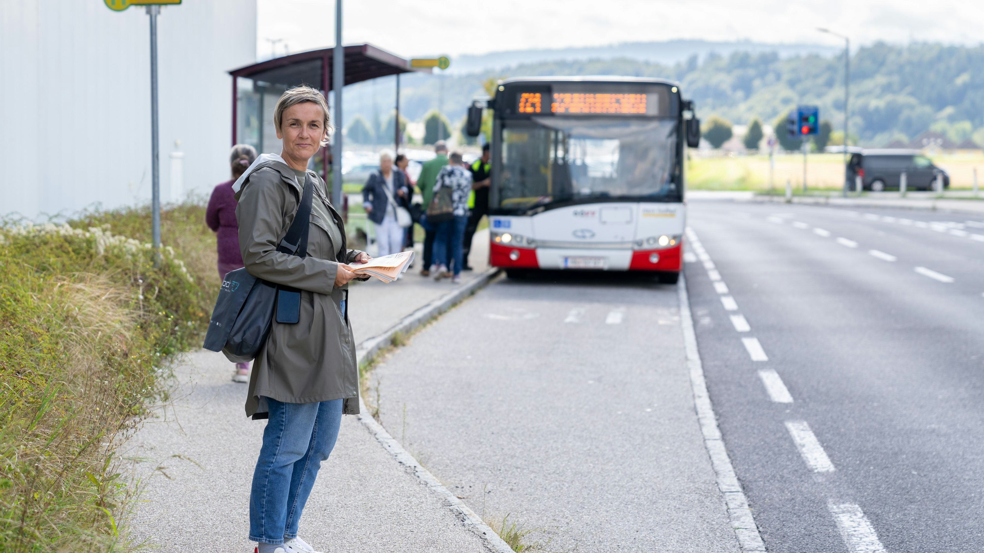 Pendler wie Elke Holzmann-Riedler setzen auf das Klimaticket.