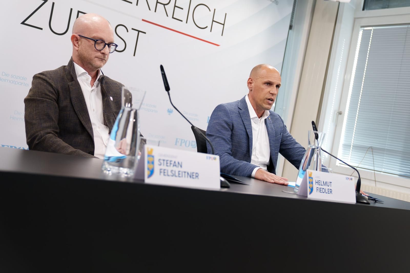 Felsleitner und Fiedler bei der Pressekonferenz der FPÖ