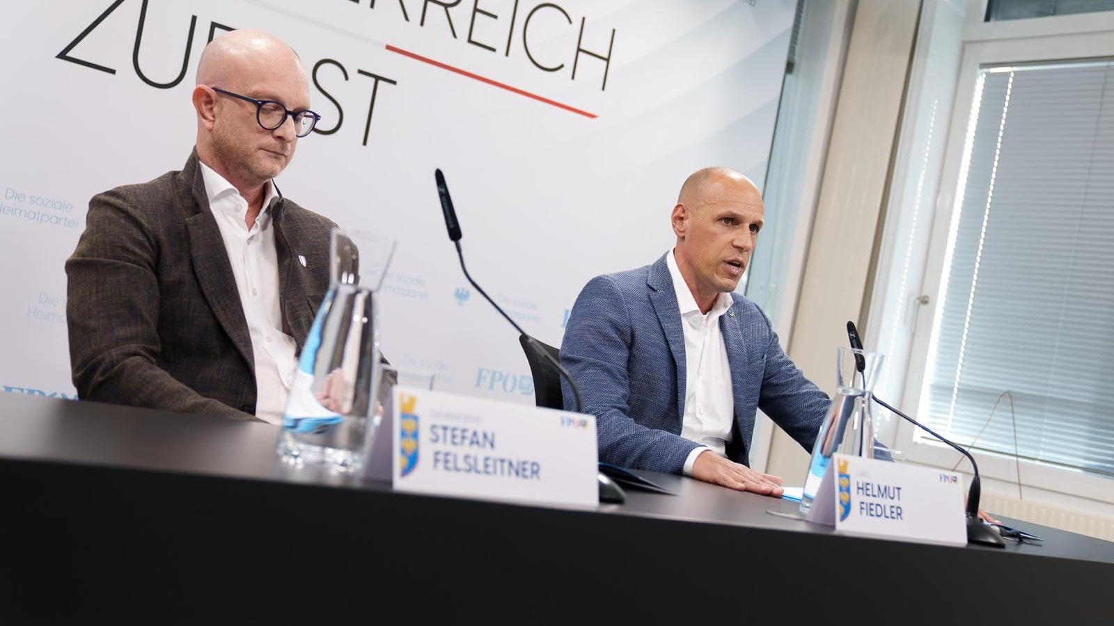 Felsleitner und Fiedler bei der Pressekonferenz der FPÖ