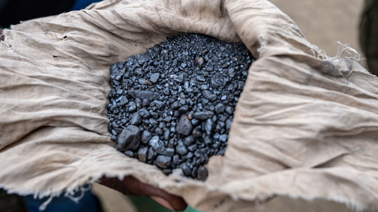 China nutzt seine Marktmacht bei Seltenen Erden. Russland übt mit Öl und Gas politischen Druck aus. Was hilft Österreich und dem Rest der Welt raus aus der Erpressbarkeit? Eine kluge Energiewende und Kreislaufwirtschaft, sagt Expertin Katharina Rogenhofer.