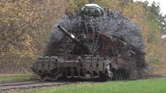 Heute.at - Putins Soldaten ziehen mit Igelpanzer in den Kampf