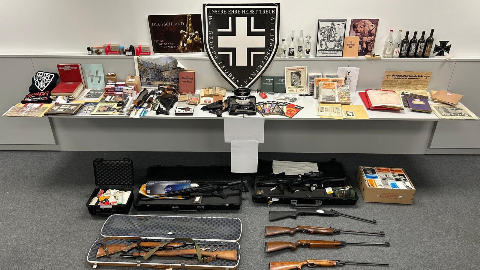 Heute.at - Waffen, Drogen, NS-Devotionalien – Razzia bei Neonazi