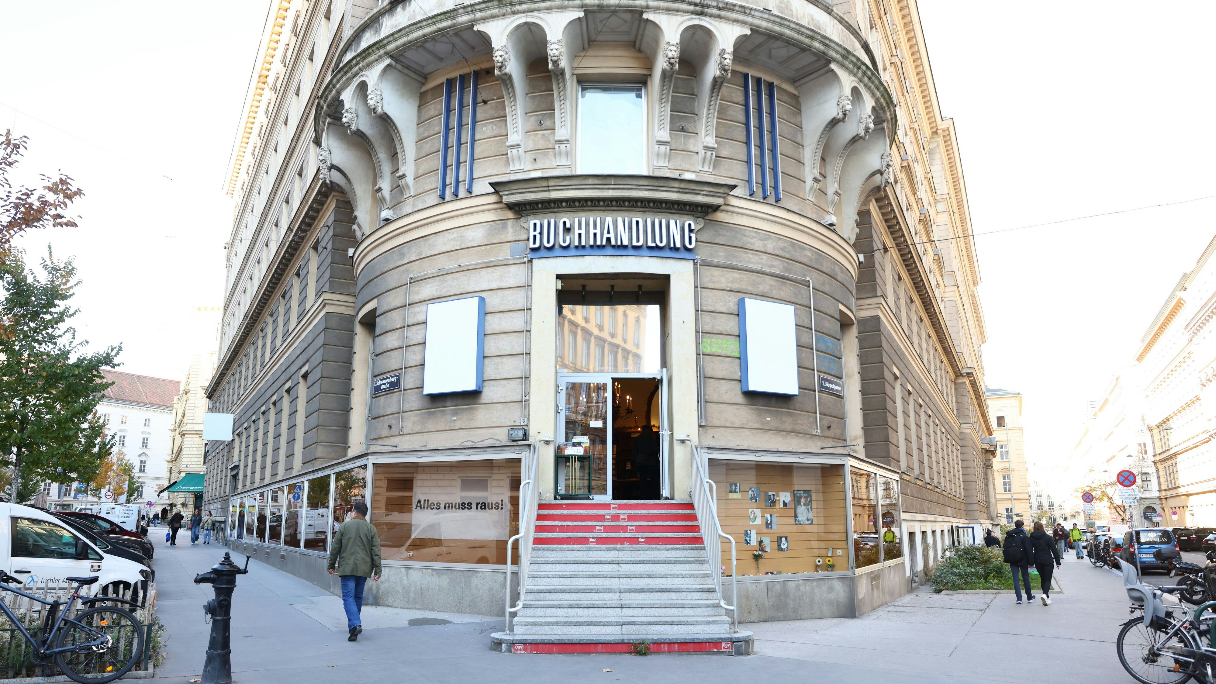 Die ÖBV-Buchhandlung in der Schwarzenbergstraße sperrt zu.