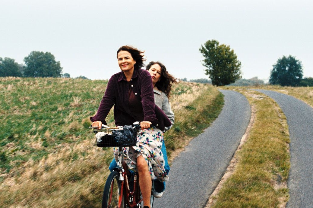 "Miroires No. 3": Betty (Barbara Auer, l.) und Klavierstudentin Laura (Paula Beer) sind beide auf der Suche