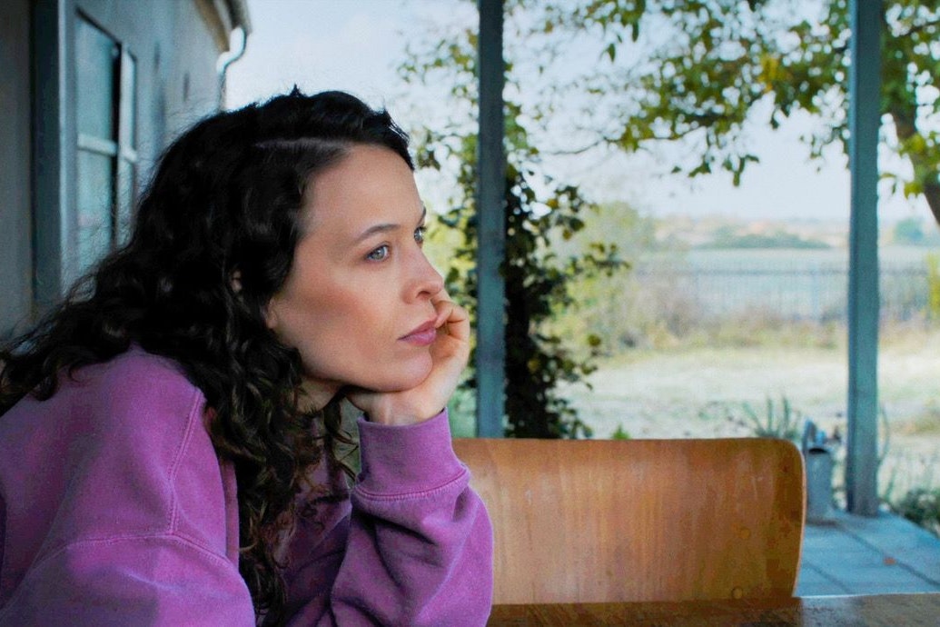 Laura (Paula Beer) verliert ihren Lebensgefährten durch einen Unfall