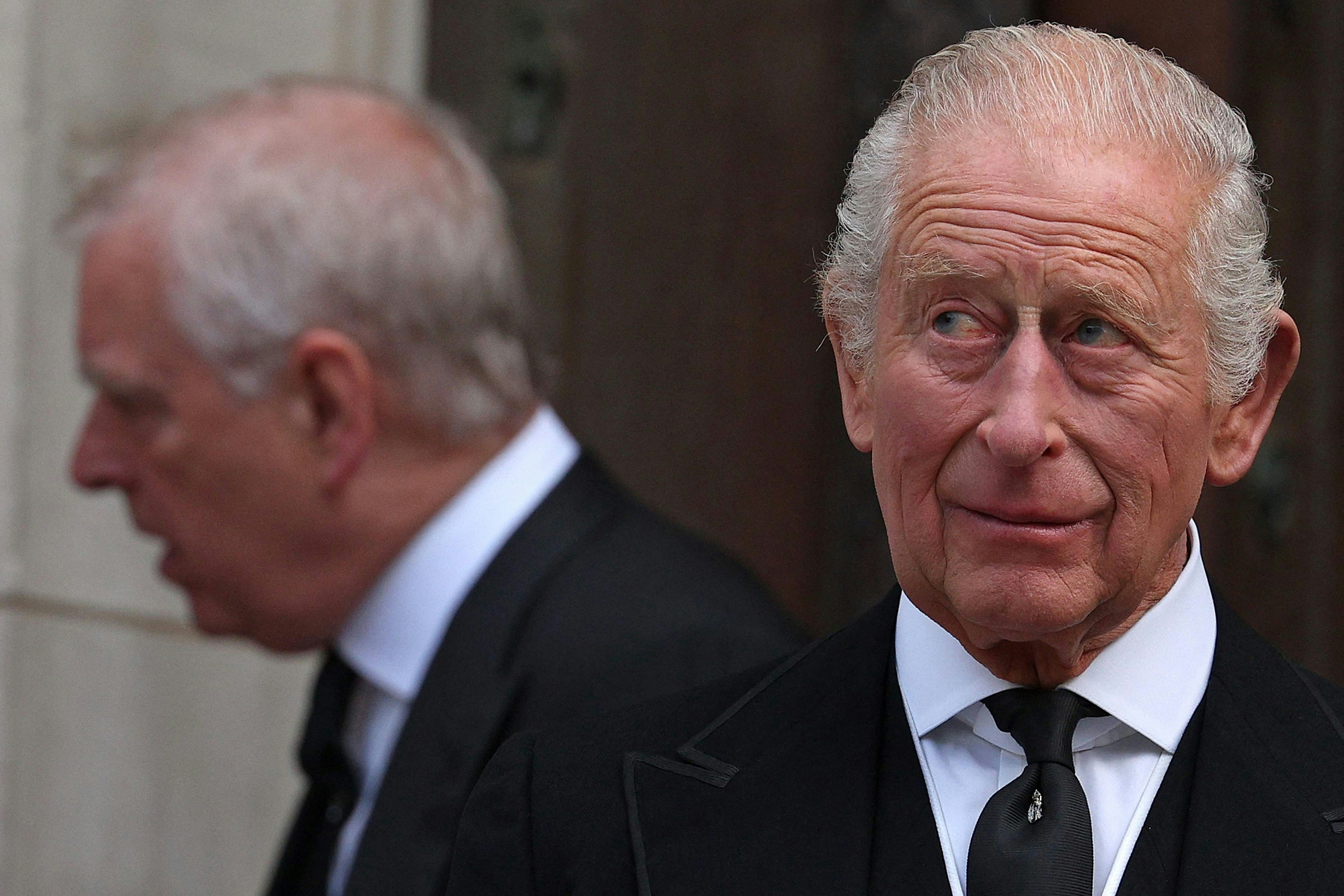 König Charles III. demontierte seinen Bruder, Prinz Andrew, in den letzten Wochen Stück für Stück