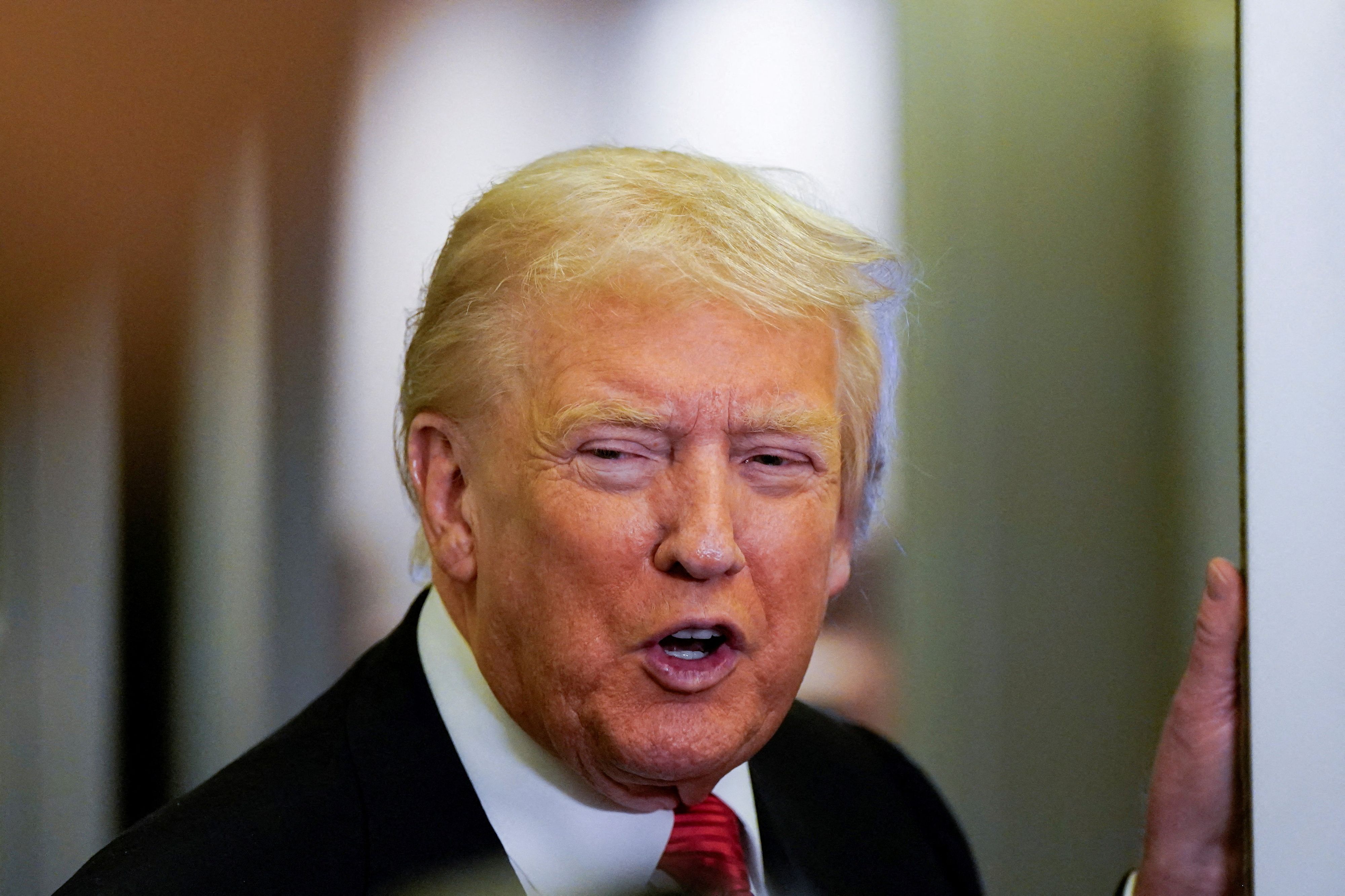 Donald Trump äußert sich nach den Erdrutschsiegen der Demokraten. 