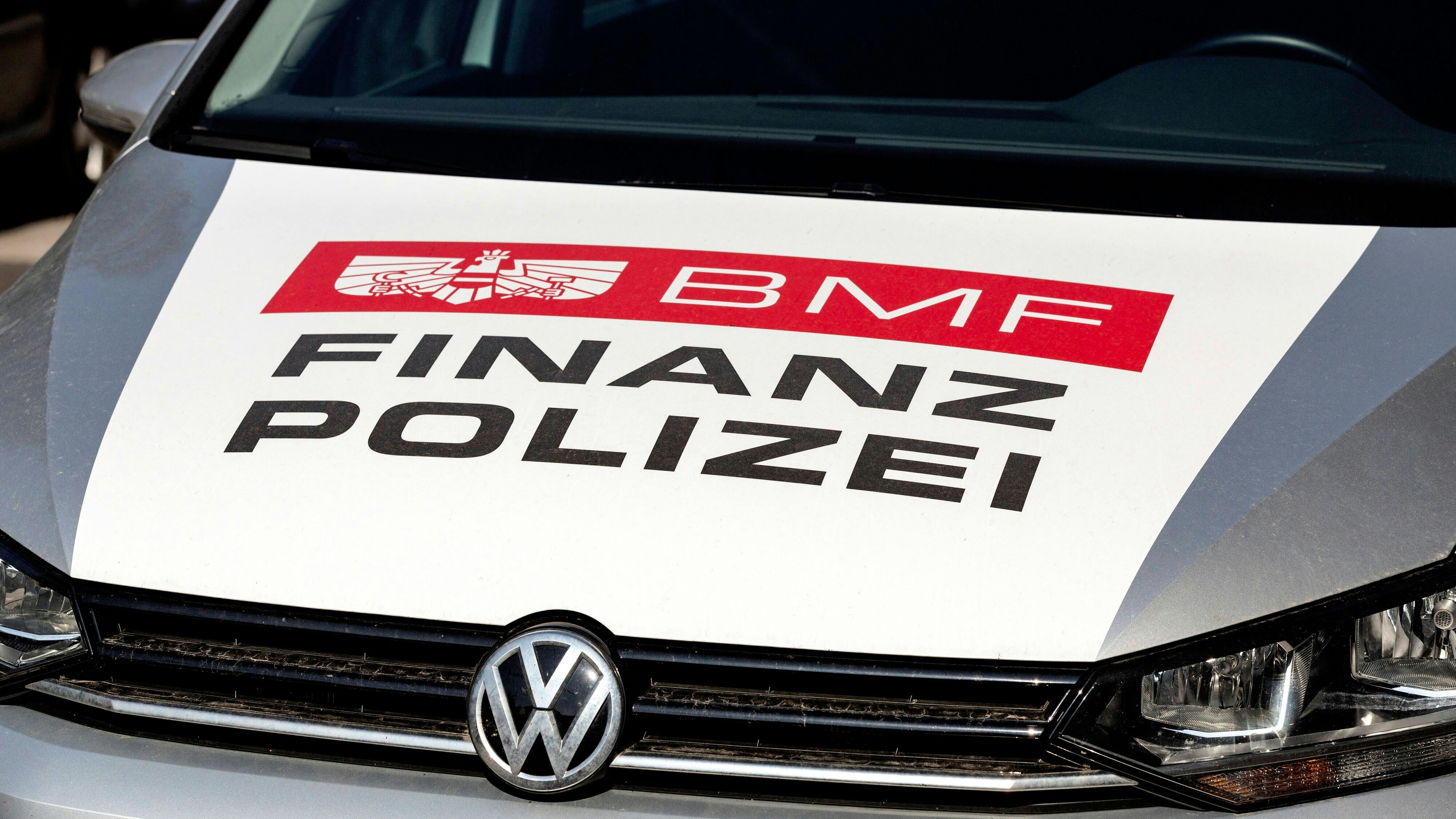 Heute.at - Kontrolle bei Baustelle vor dem Wiener Landesgericht