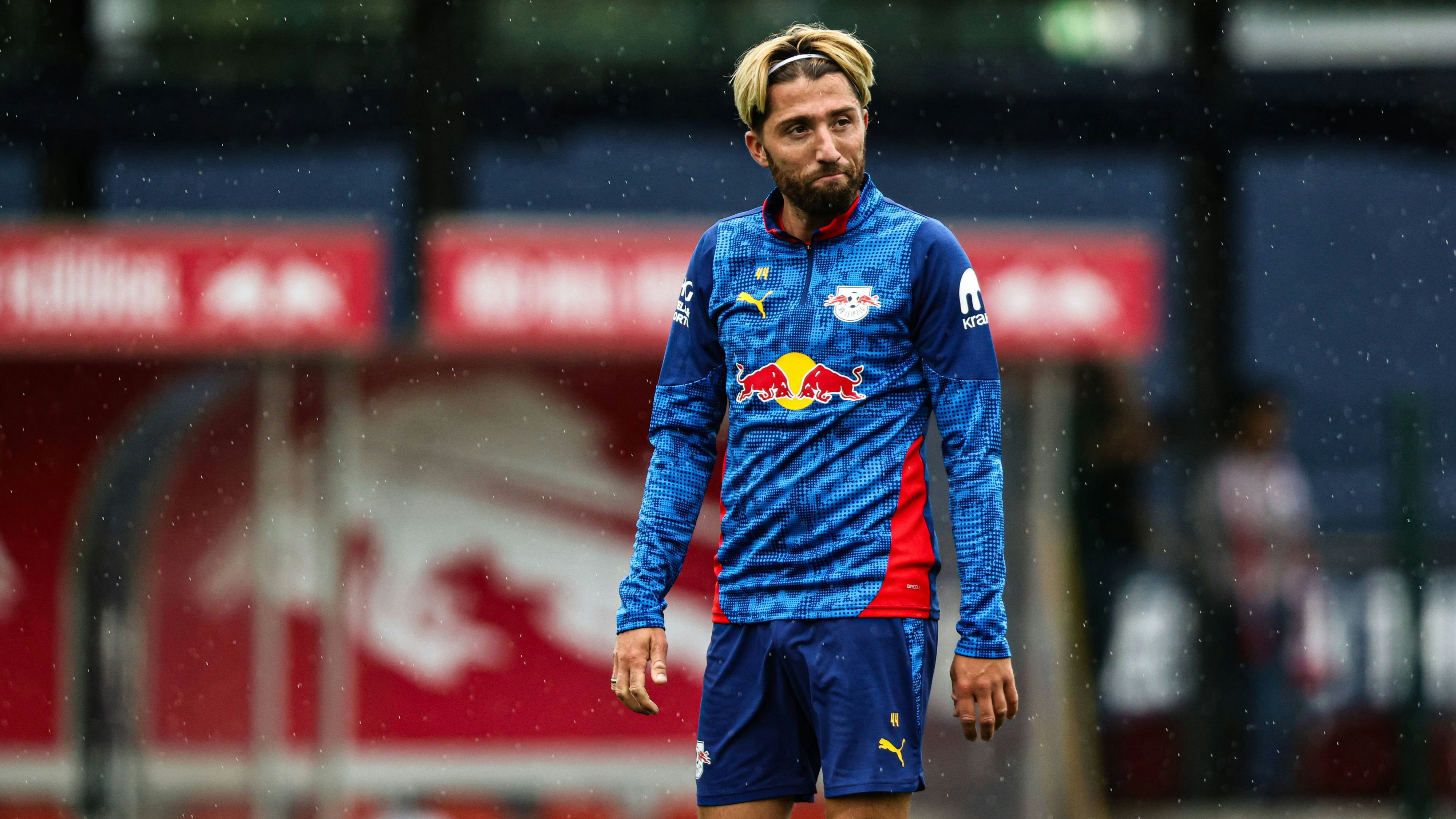 Heute.at - Ex-Salzburger zeigt das Grab seines toten Bruders