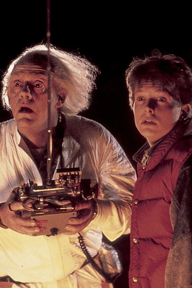 Marty McFly (Michael J. Fox, r.) und "Doc" Brown (Christopher Lloyd) im Klassiker "Zurück in die Zukunft" – zum 40-Jahr-Jubiläum wieder auf der Leinwand zu sehen