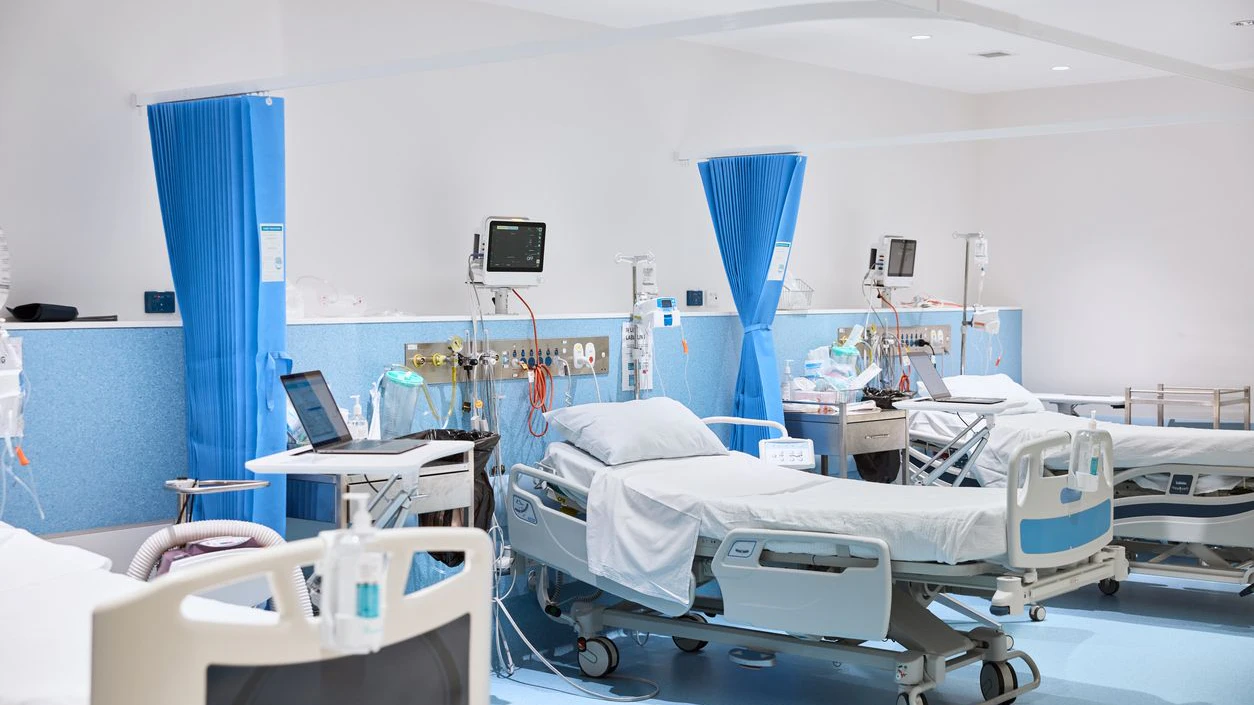 Die Lage am LKH Uniklinikum Graz spitzt sich zu – 250 Betten sind gesperrt.