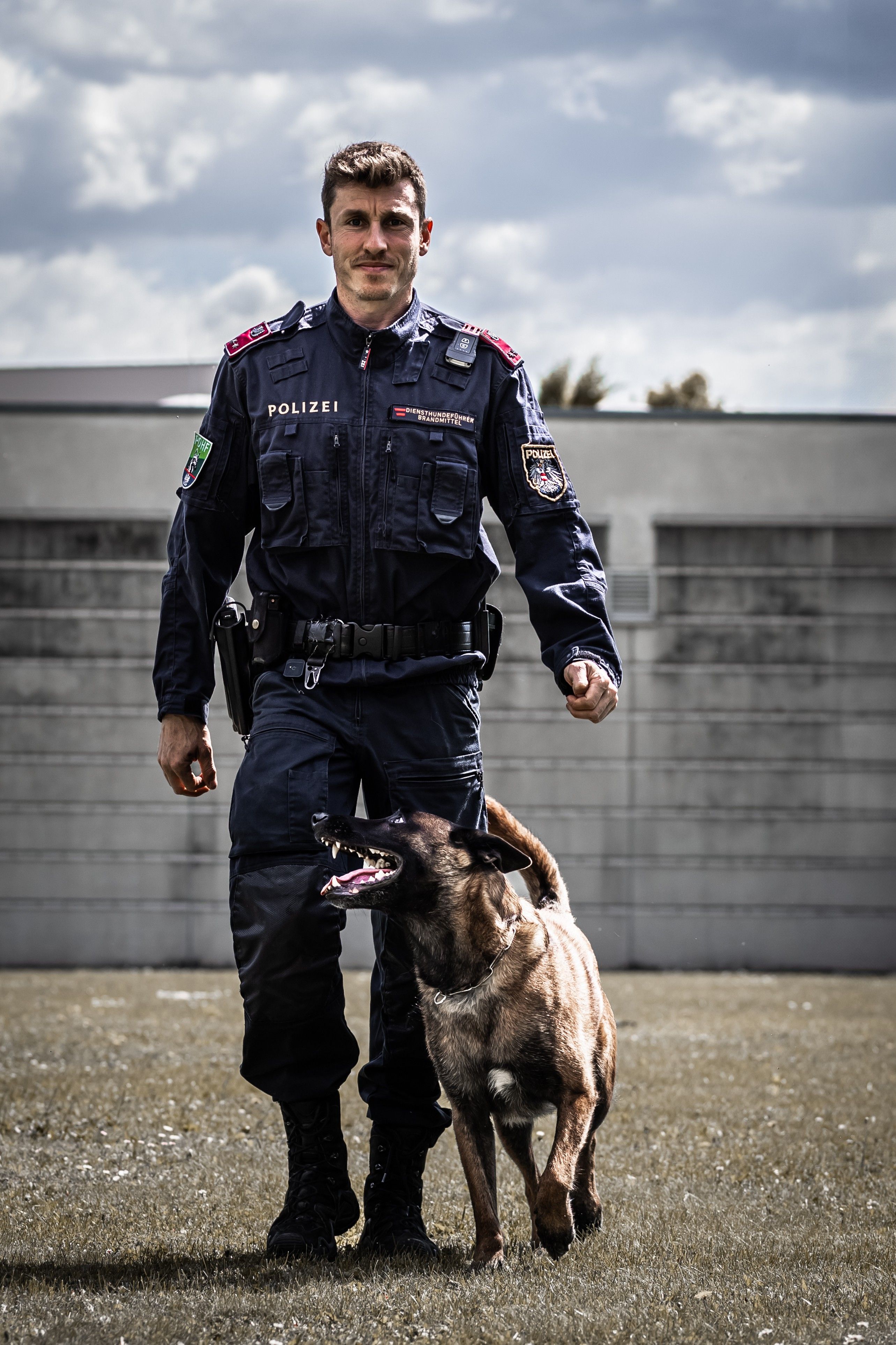 Polizei-Diensthundeführer Christian S. mit Diensthund „Loki“. 
