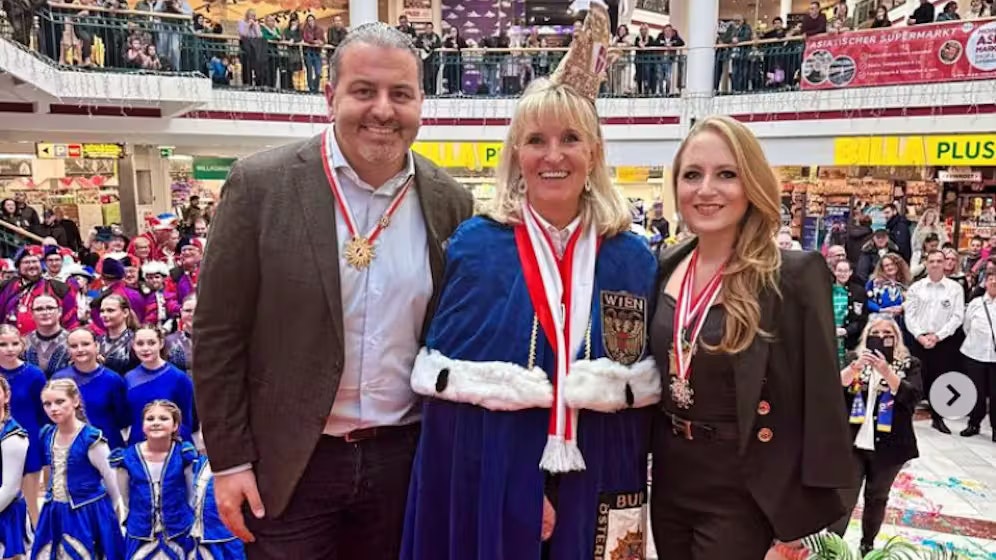 Heute.at - Gemma Fasching – Lugner City ist im Narrenfieber