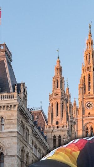 Geschlechtsänderung vor Haft: Behördenstreit um Waltraud sorgt aktuell für Wirbel in Wien. Diskussion über Personenstandsrecht und Transrechte.