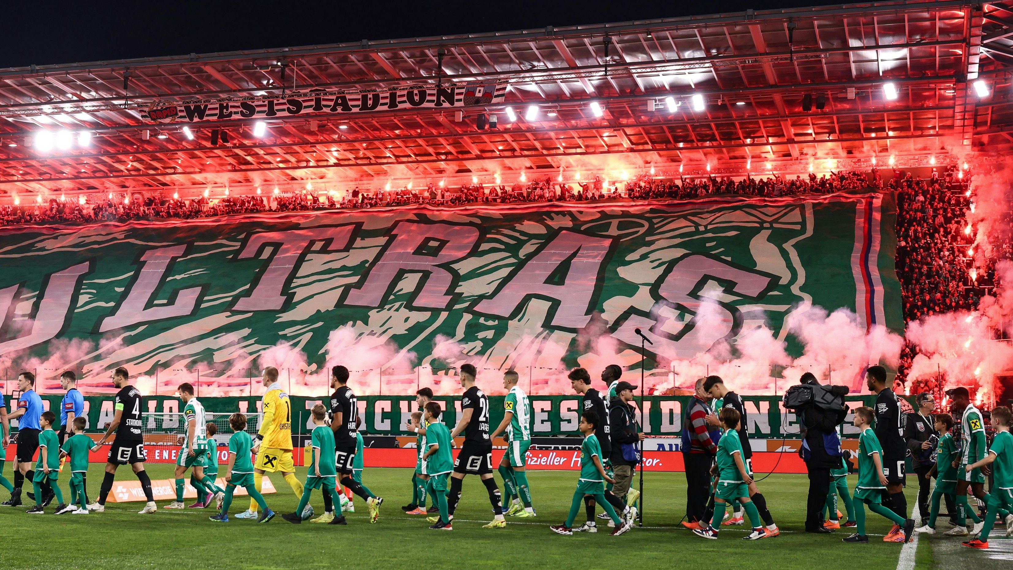 Heute.at - 640.950 Euro Strafe, aber Rapid schreibt Rekordjahr