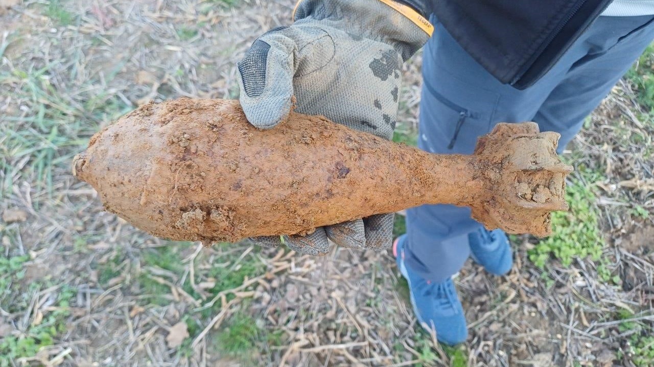Heute.at - Weltkriegs-Granate sorgt für Polizeieinsatz bei Güssing