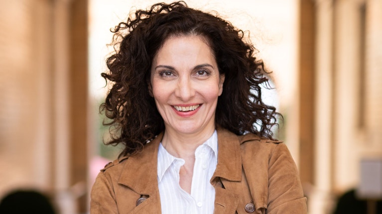 Viele kennen das Gesicht von Proschat Madani. Aus mehr als 30 Filmen, jeder Menge TV-Serien und dem Theater. Ihr Name ist weniger geläufig, wie sie selbst in ihrem neuen Buch