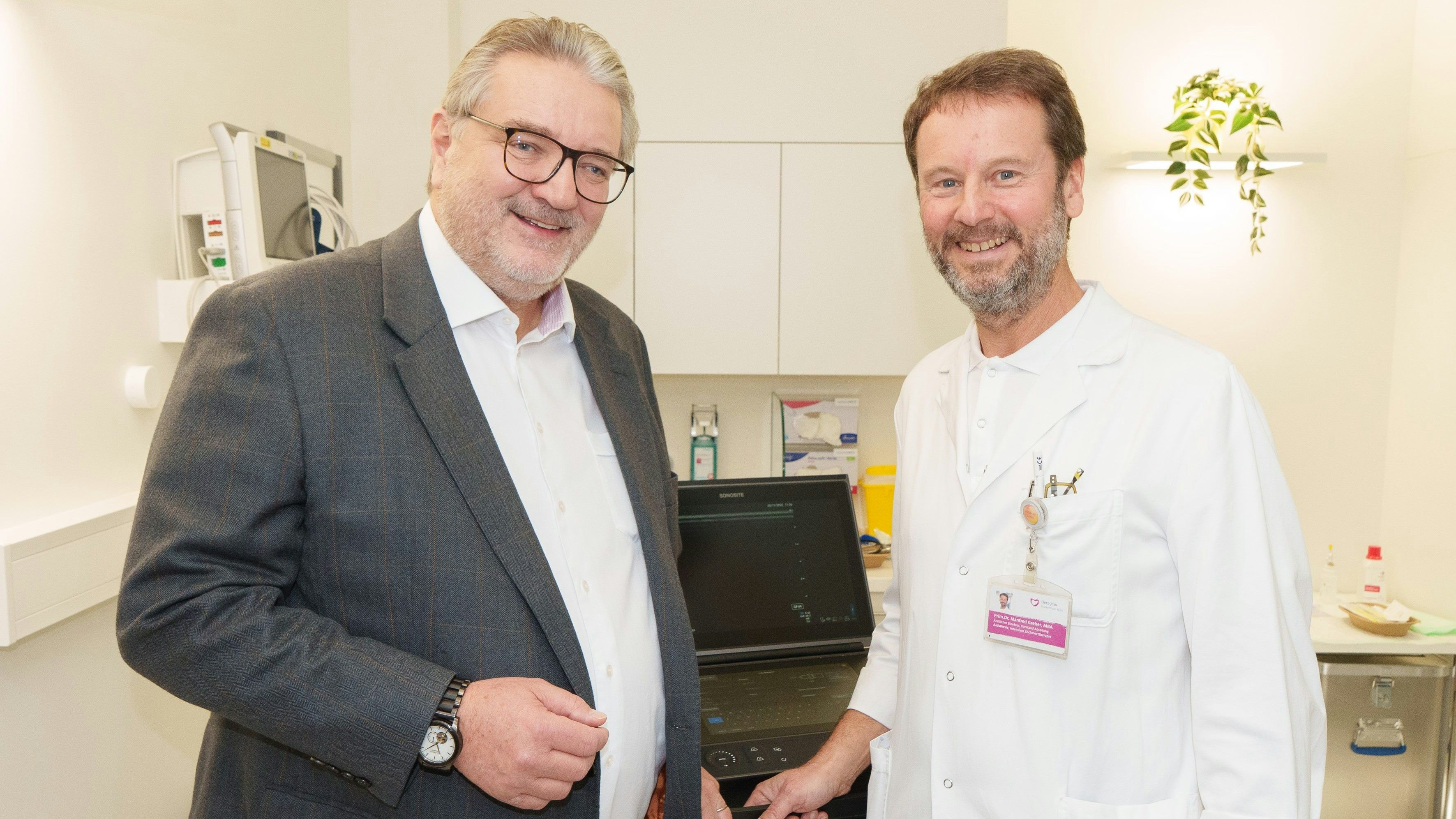 Peter Hacker und Primar Manfred Greher.