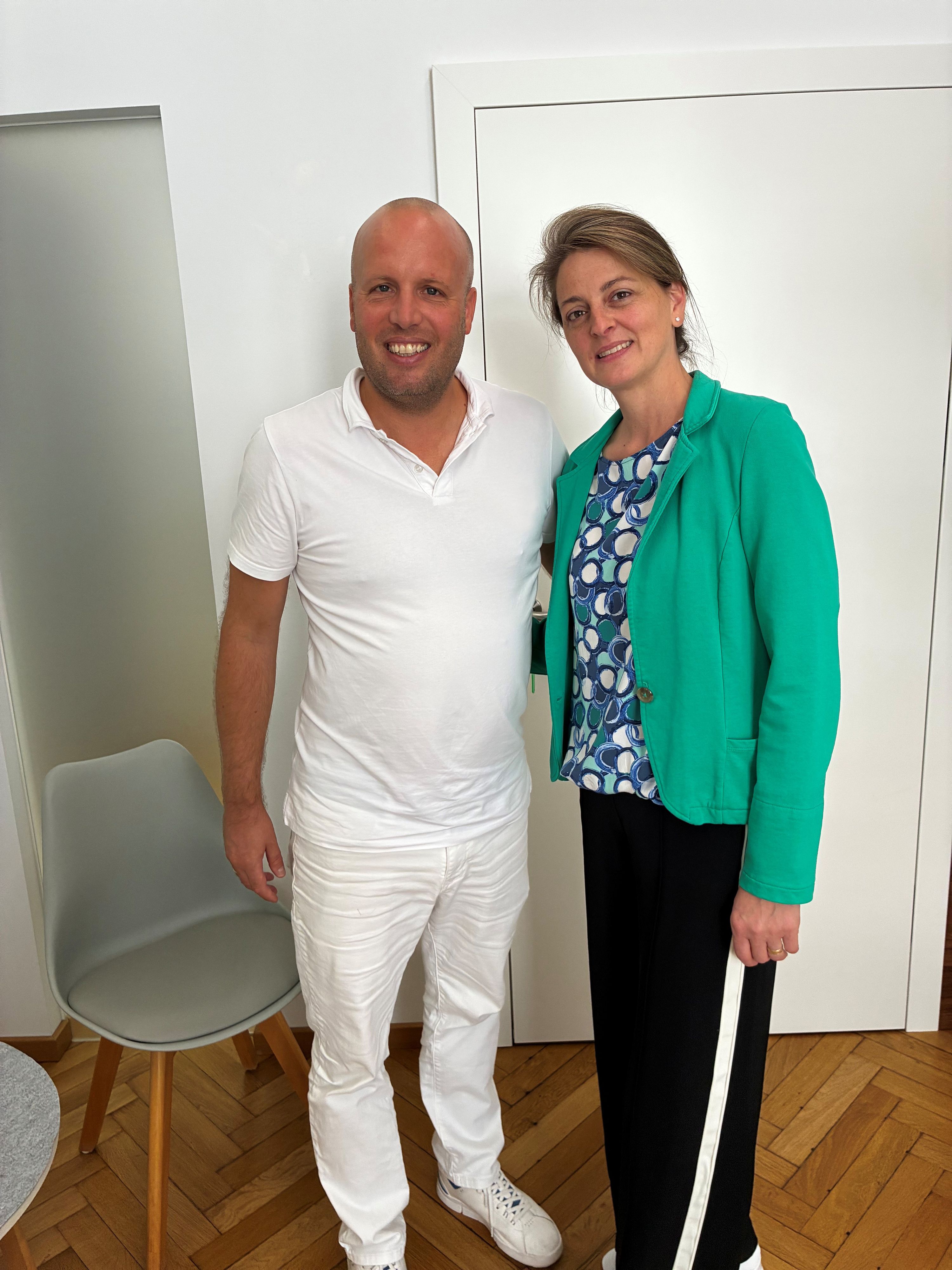 Priv.-Doz. DDr. Dominic Mühlberger mit der Patientin Marianna U.