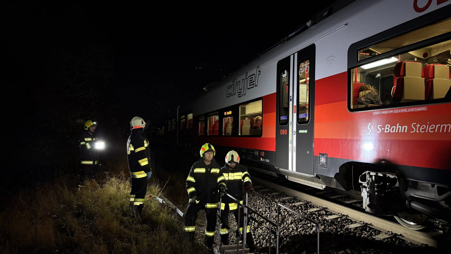 Der Zug kollidierte mit dem Pkw – der Lenker hatte keine Chance.