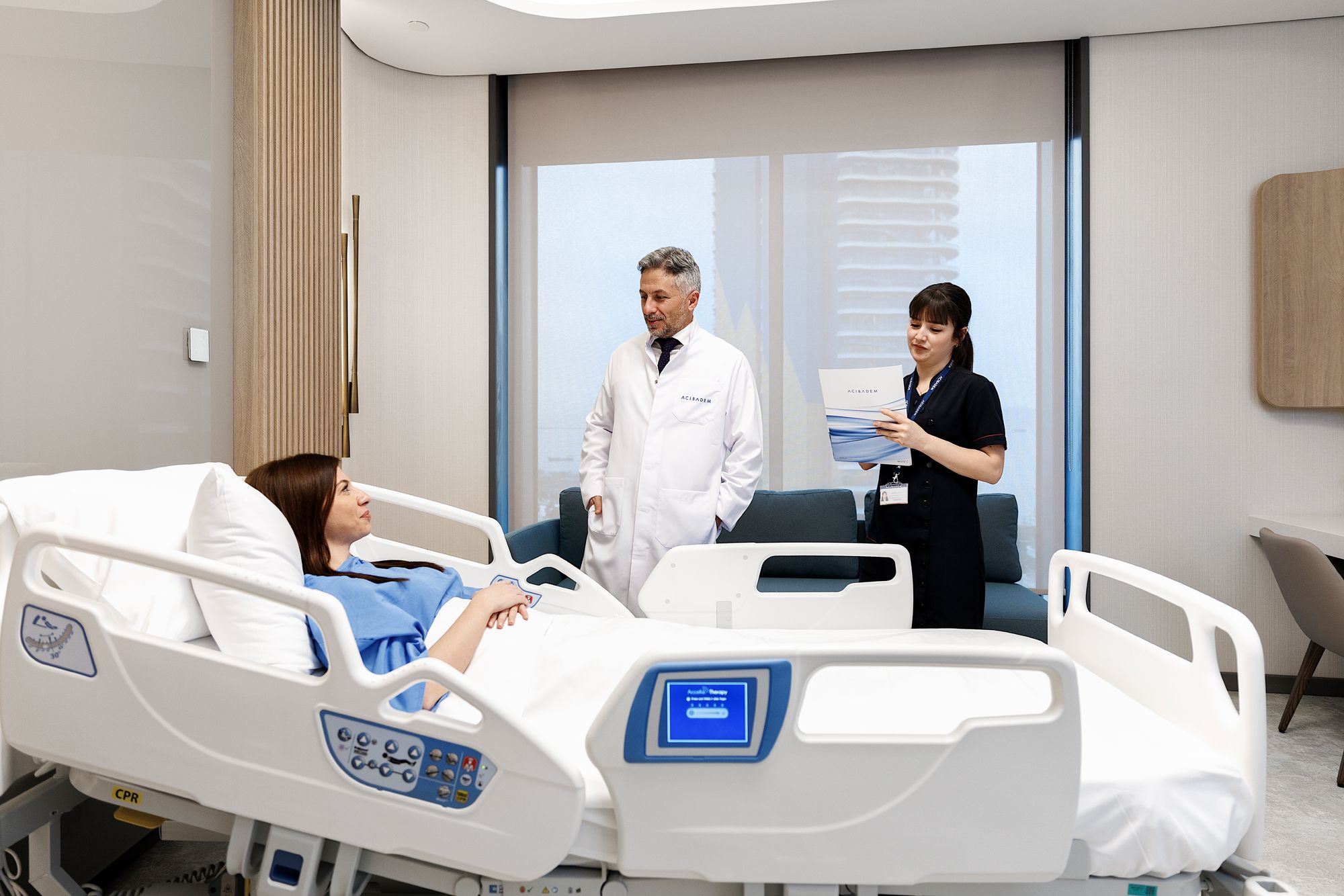 Früherkennung rettet Leben – Acıbadem Healthcare Group stärkt in Kooperation mit bekannter österreichischer Influencerin Verena Katrien Gamlich das Bewusstsein für Brustkrebs in Österreich.