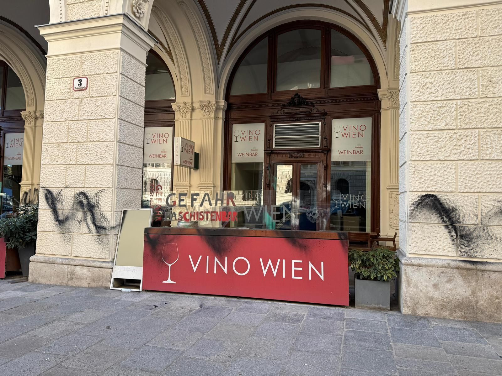 Schon zum zweiten Mal wurde die Weinbar beschmiert.