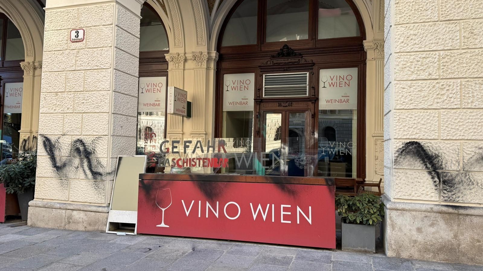 Heute.at - Zweite Attacke auf beliebte Weinbar beim Rathaus