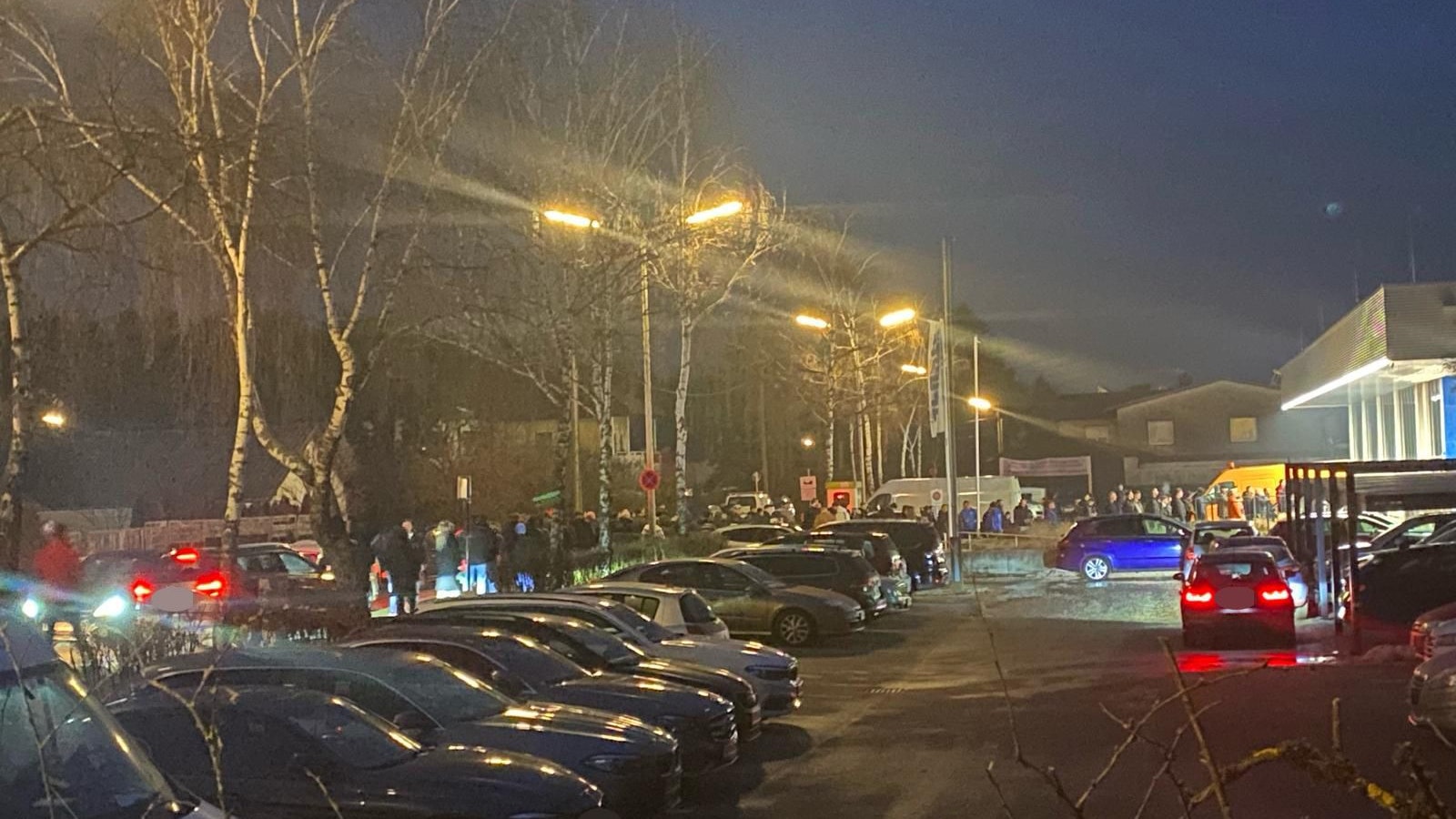 Heute.at - Motorengeheul, Schlachtgesänge mitten in Wohnsiedlung