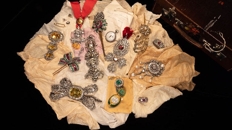 Der wertvollste Edelstein des letzten Kaisers tauchte nun in Kanada auf. Jetzt lässt Vizekanzler Babler prüfen, wem er zusteht: 