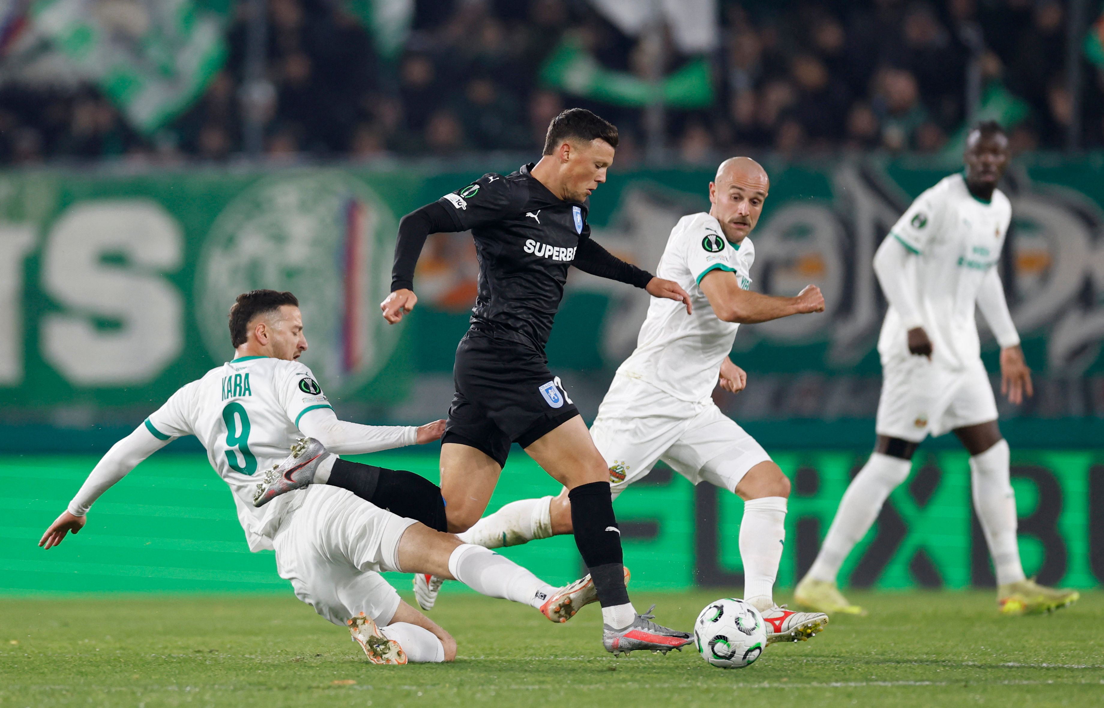 Rapid Wien im Conference-League-Duell gegen Universitatea Craiova. 