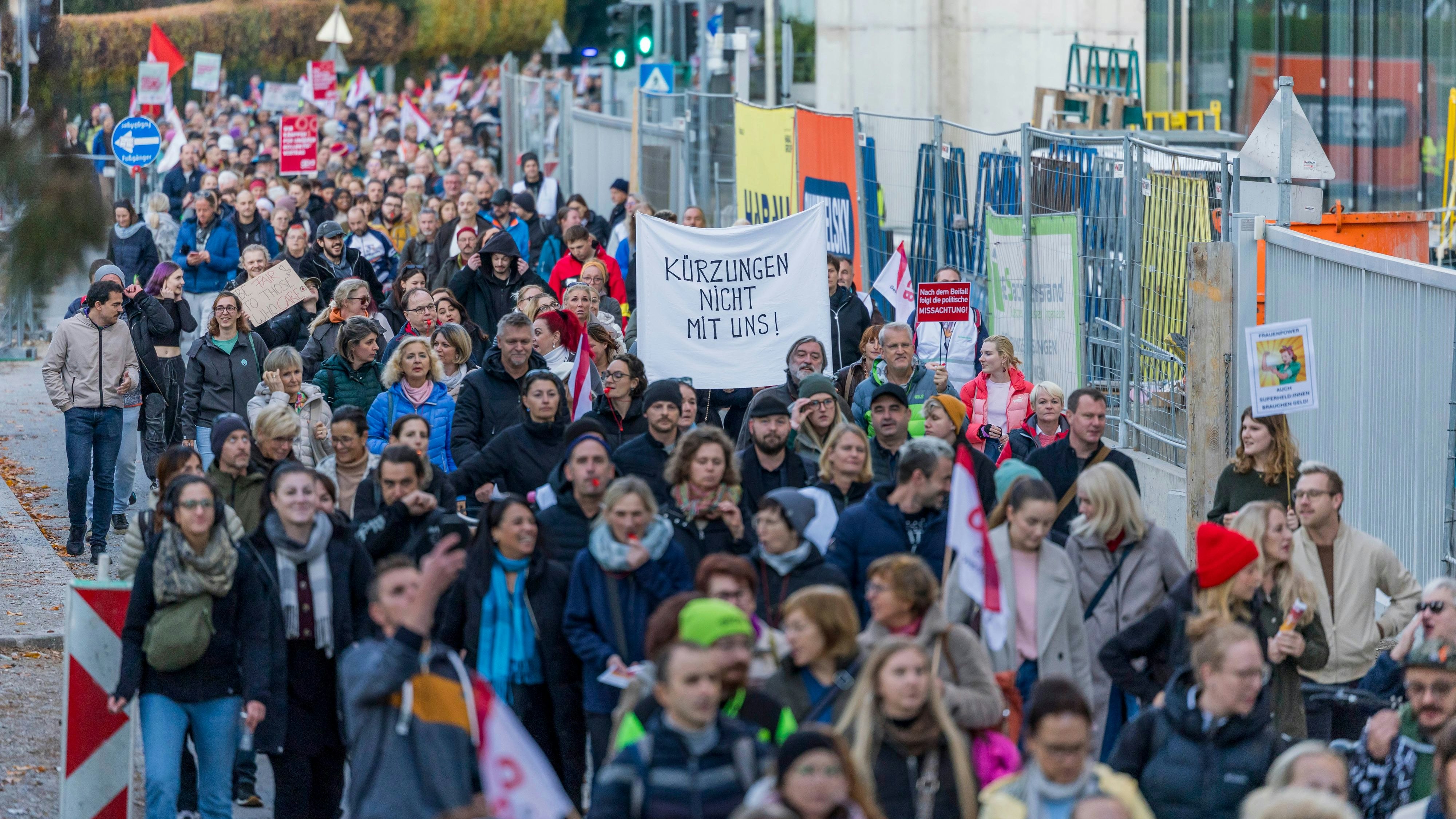 Heute.at - 3.000 Euro weniger! – Protest gegen Bonus-Streichung