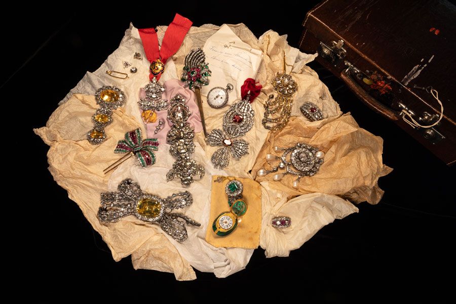 Ich bin mir nicht sicher, ob ich den Habsburger-Schmuck wirklich schmuck finde