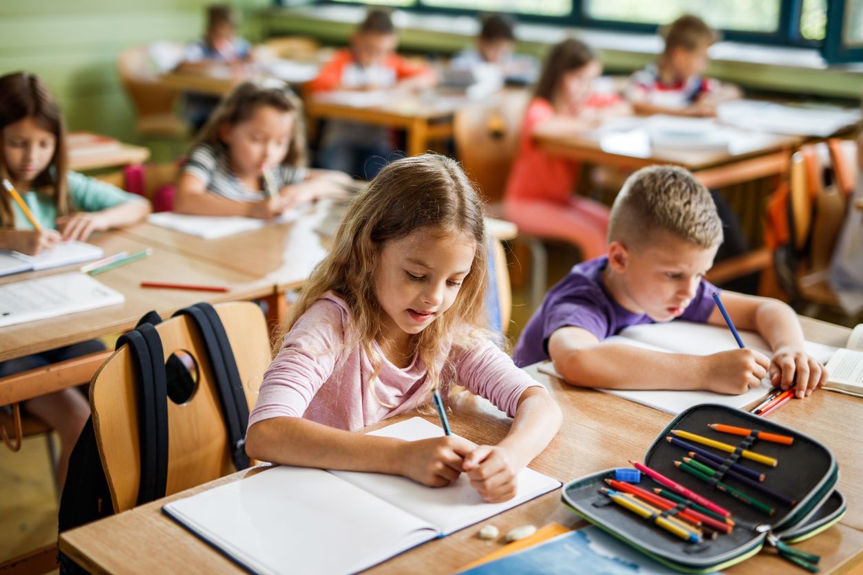 Gender-Themen in Schulbüchern sorgen bei manchen Eltern für Diskussionen.
