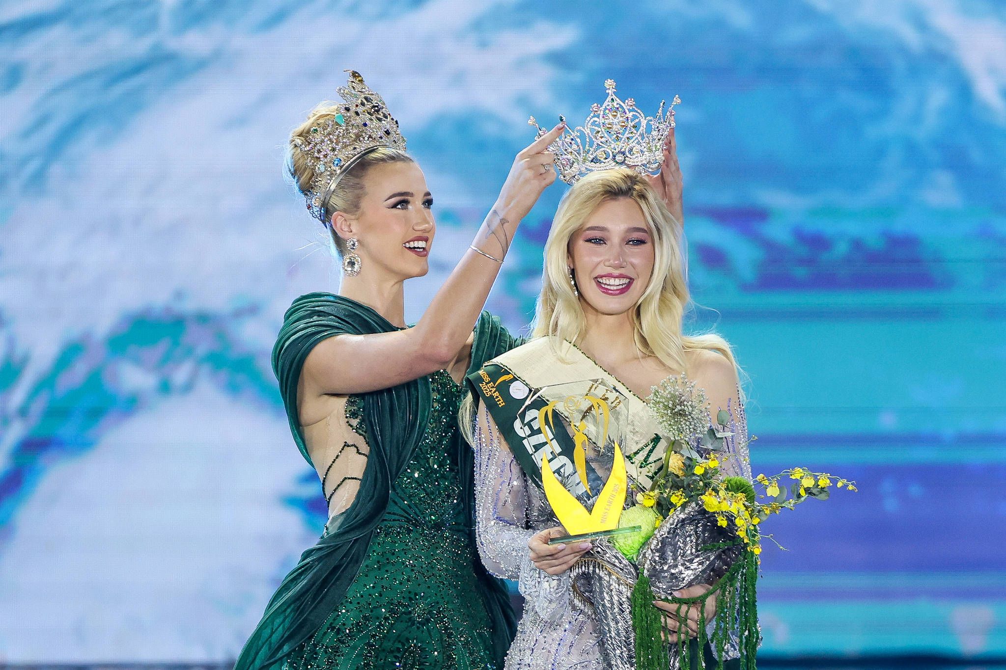 Natalie Puskinova aus Tschechien ist die neue Miss Earth 2025