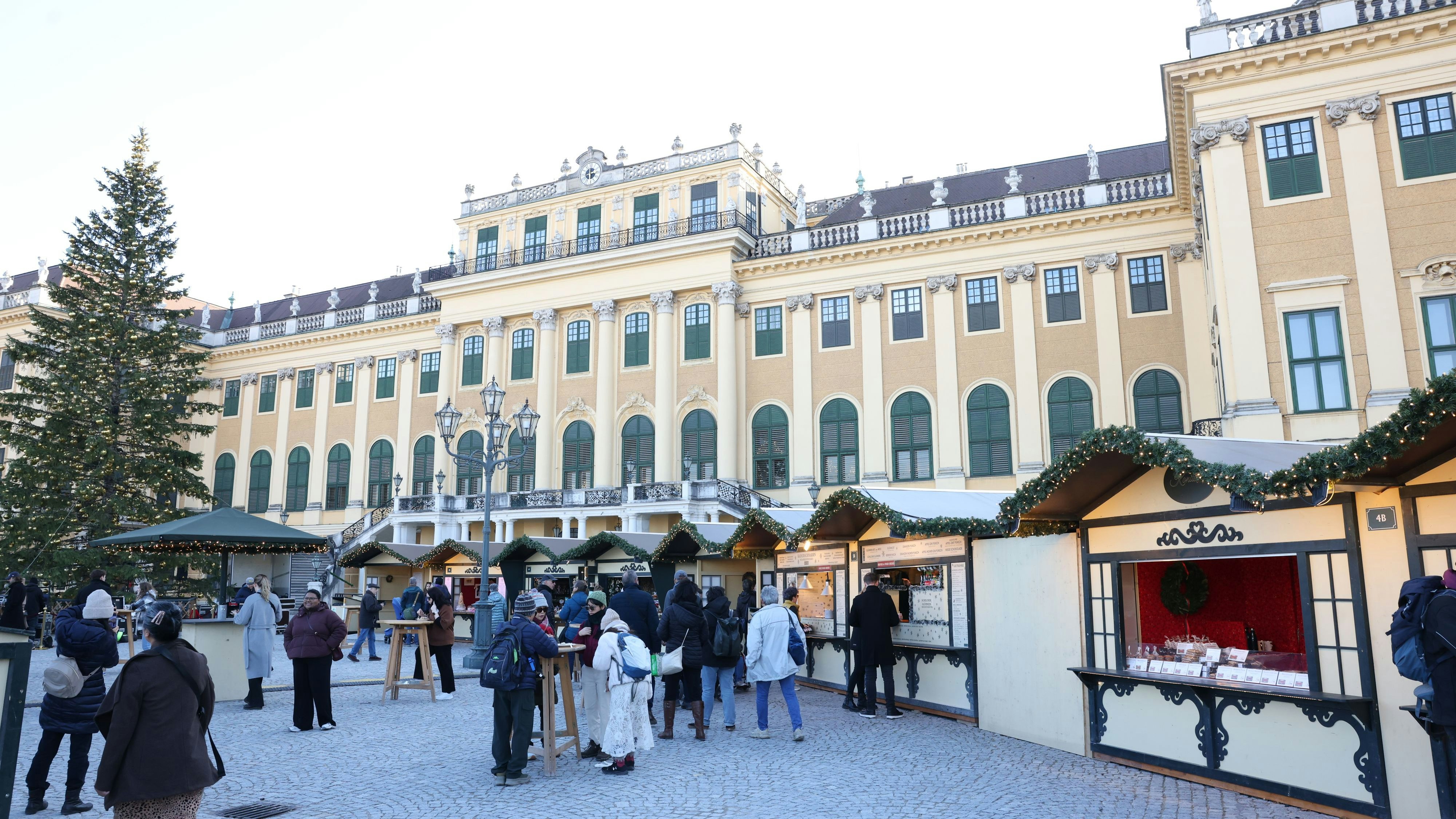 Heute.at - So viel Geld geben die Wiener am Weihnachtsmarkt aus