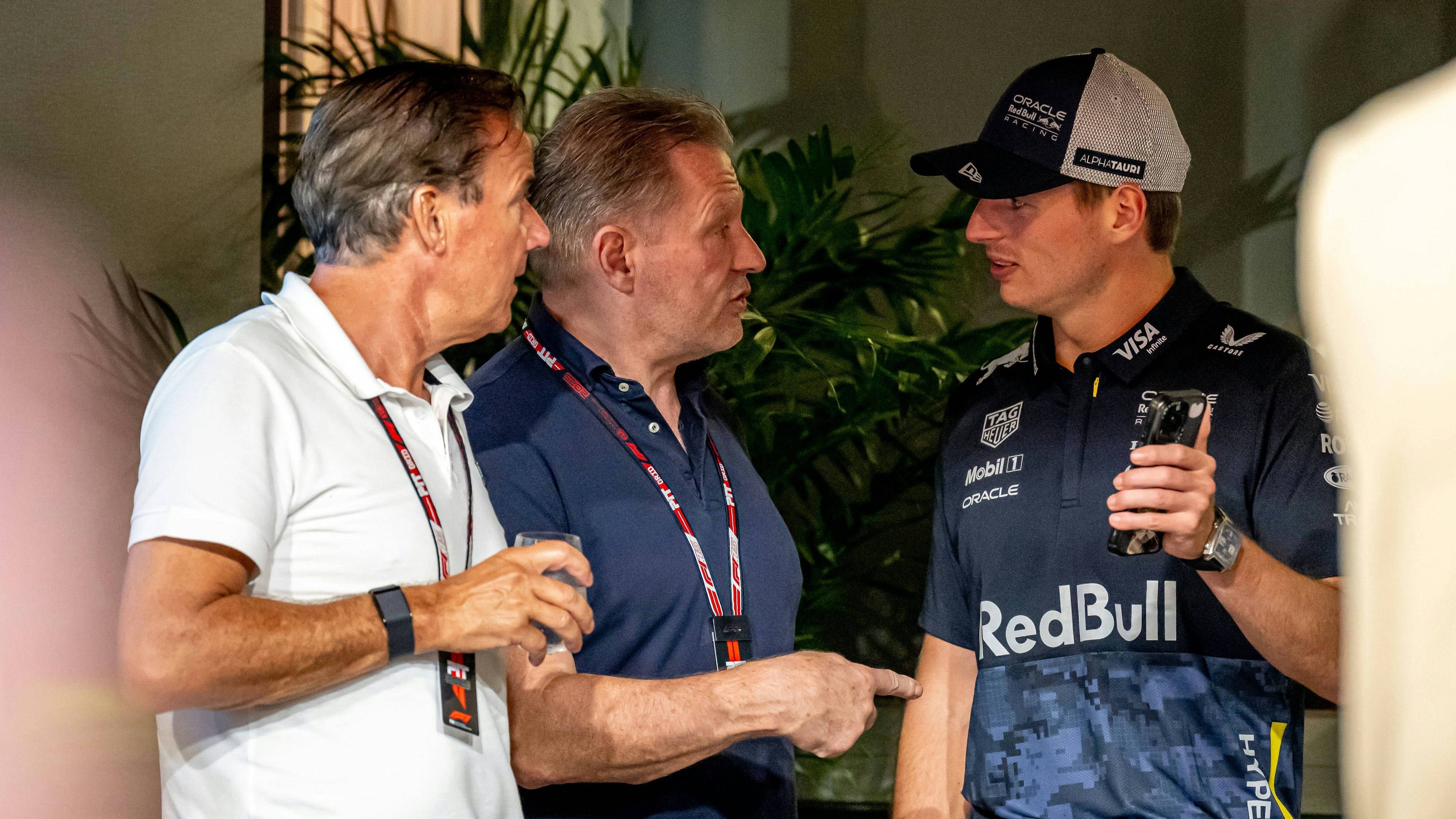 Heute.at - Papa Verstappen mit Ansage: Seltsam, was da passiert