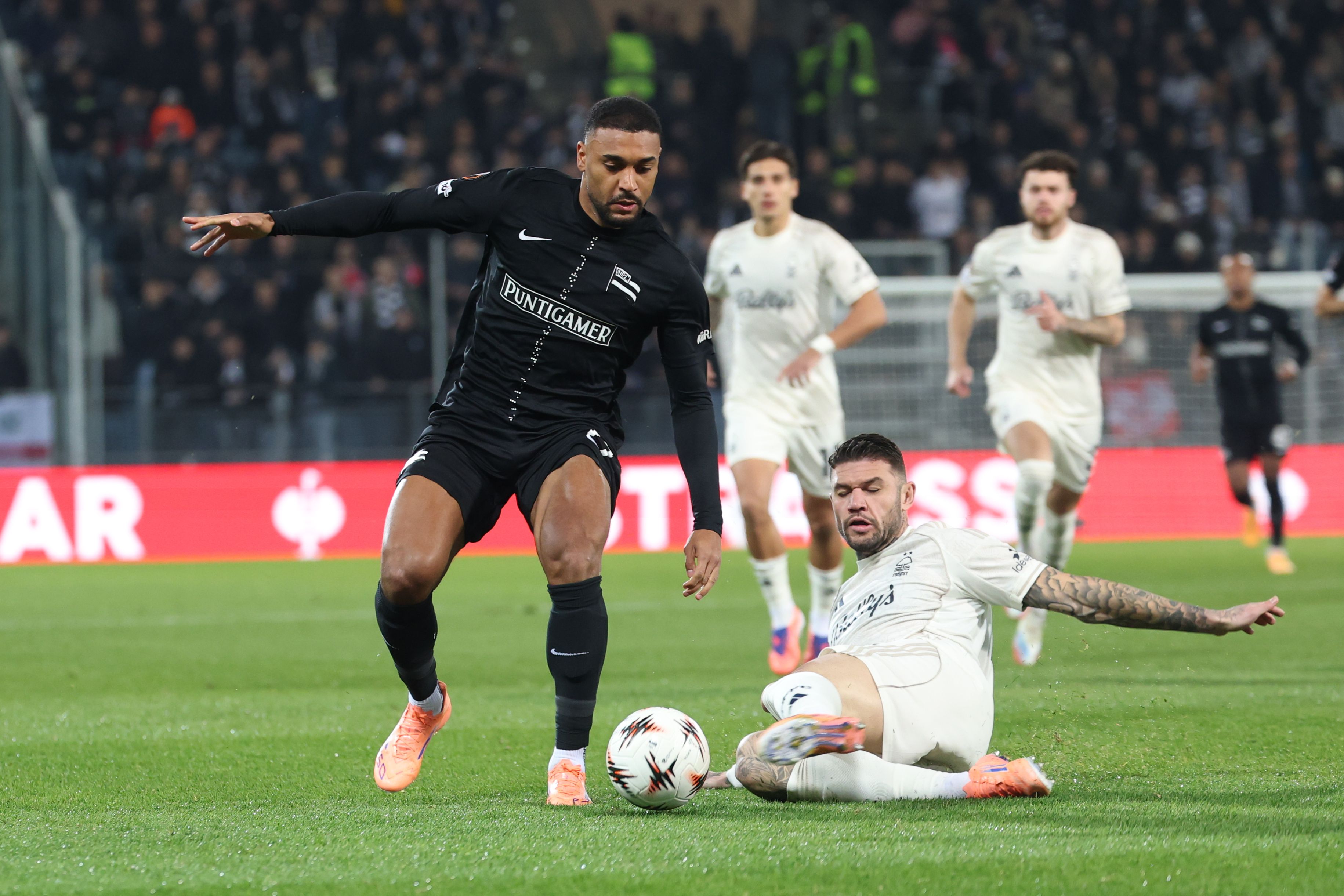 Sturm Graz im Duell mit Nottingham Forest. 