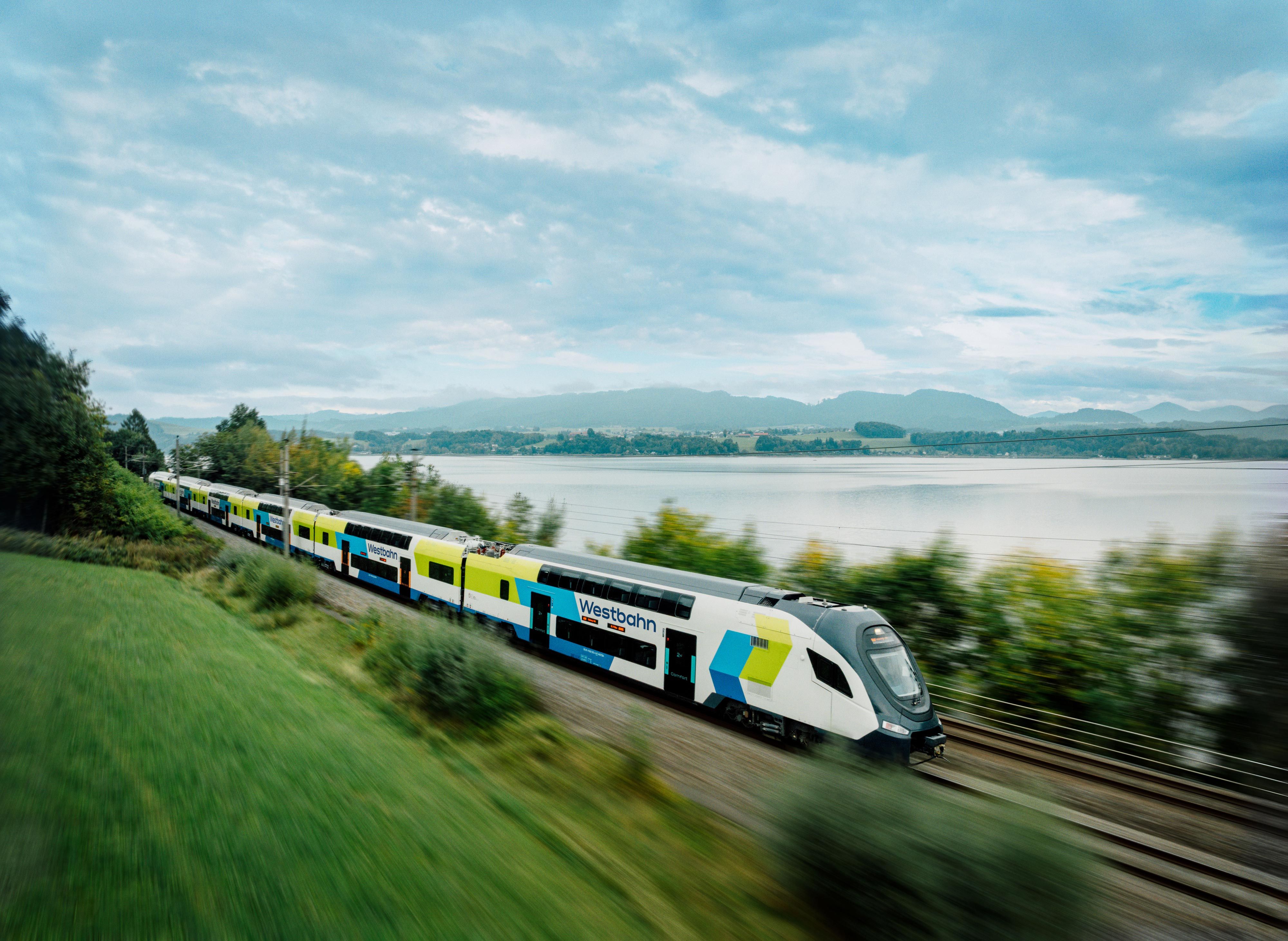 Einer der vier neuen CRRC-Züge des privaten Bahnbetreibers Westbahn